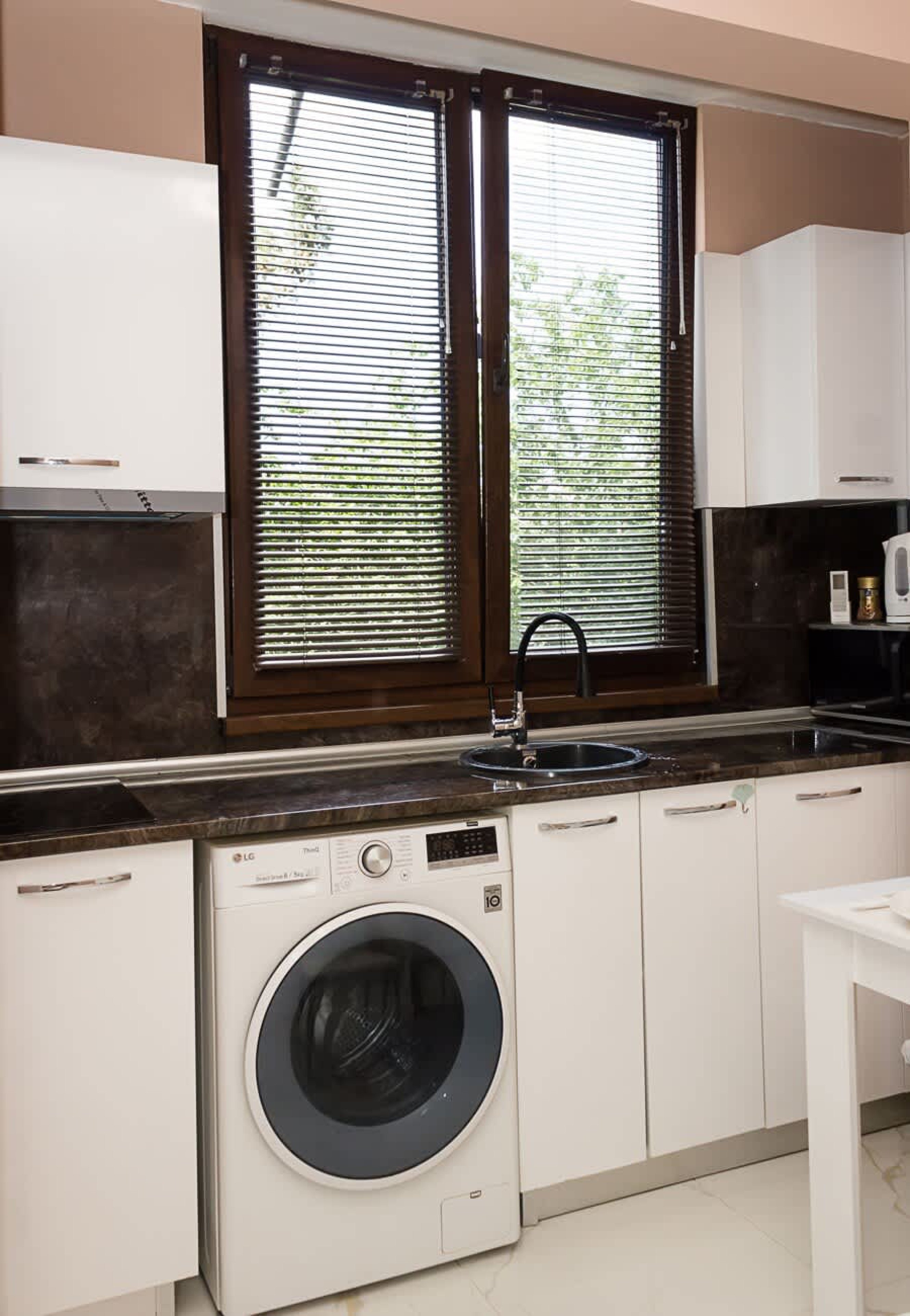 Comfy 1-Bedroom Apartment in Chayka Neighbourhood - Photo 18