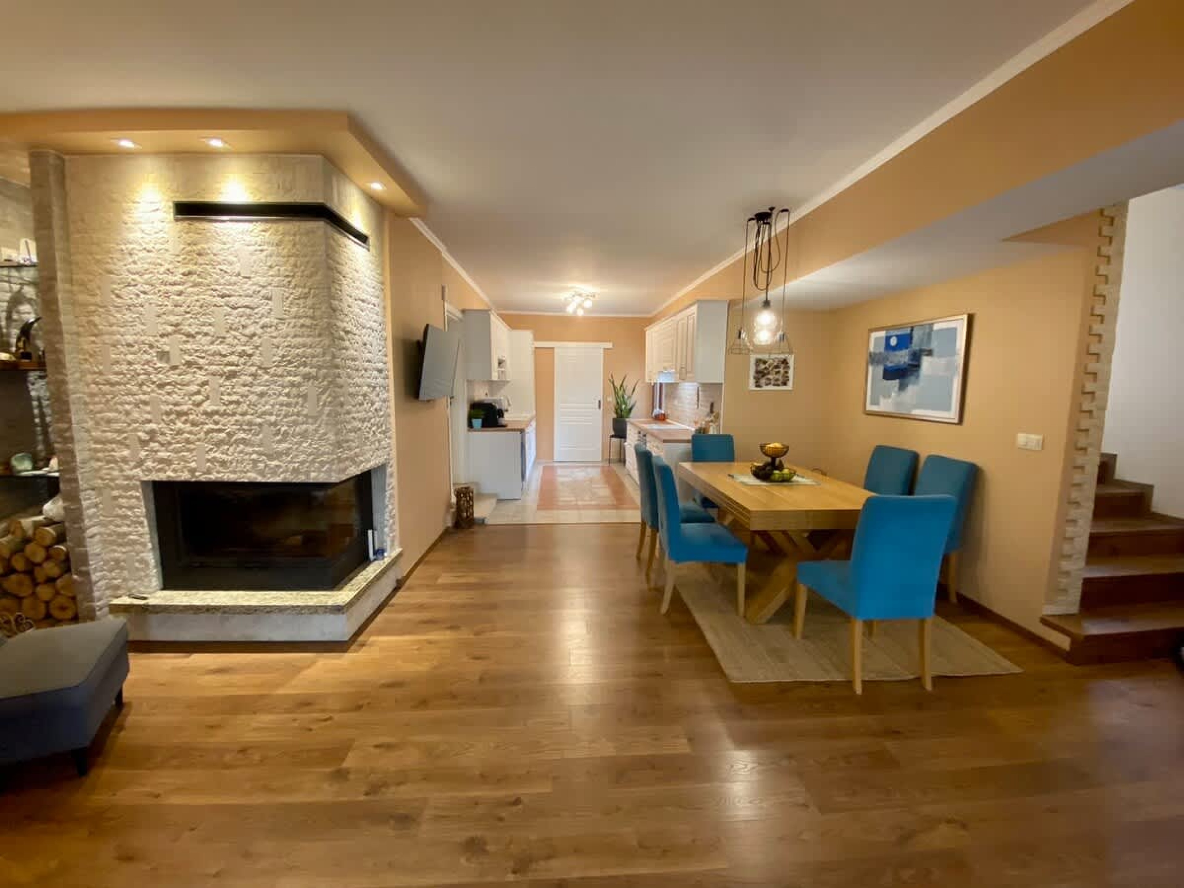 Scoutaround White Logo