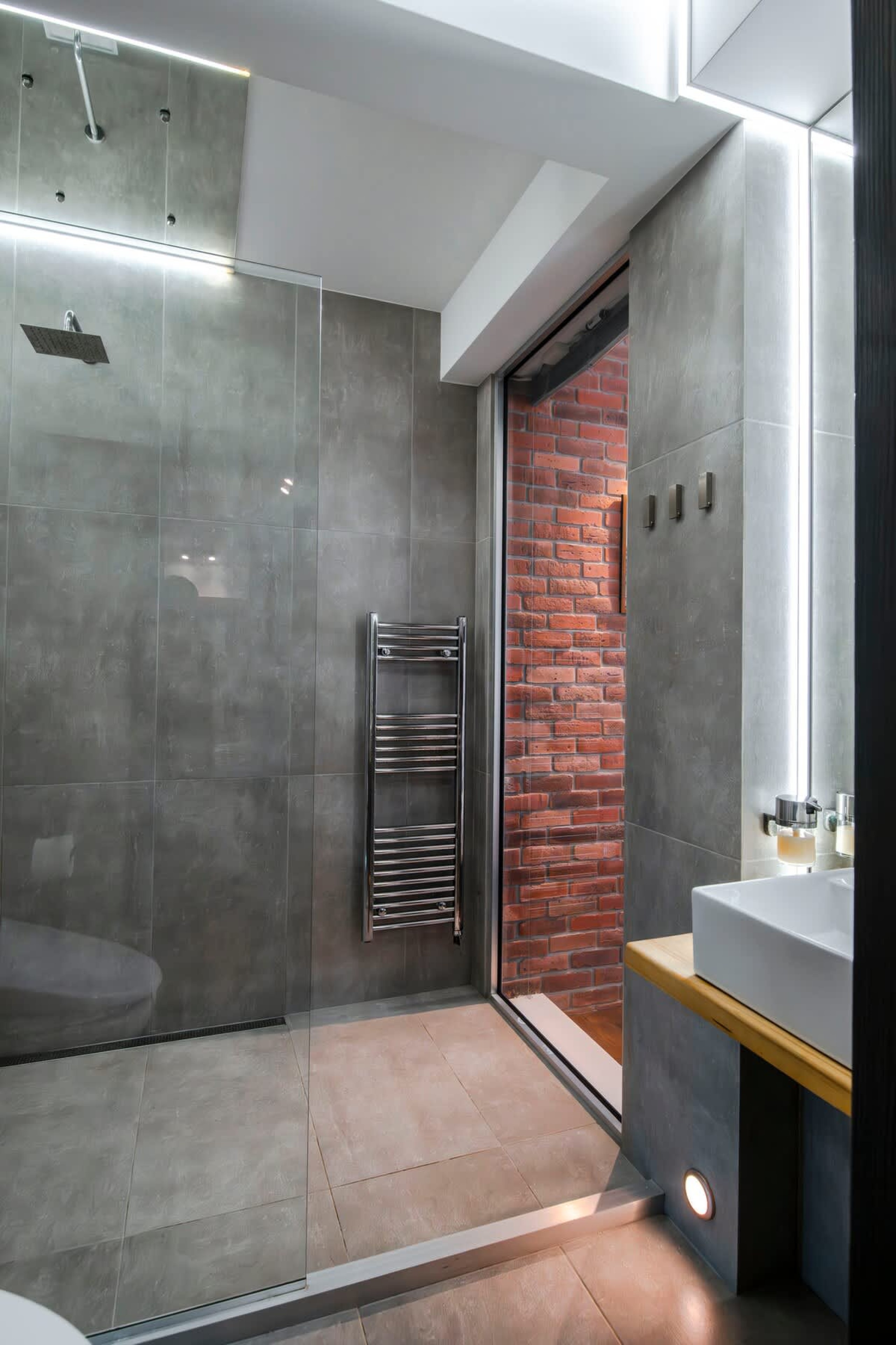 Scoutaround White Logo