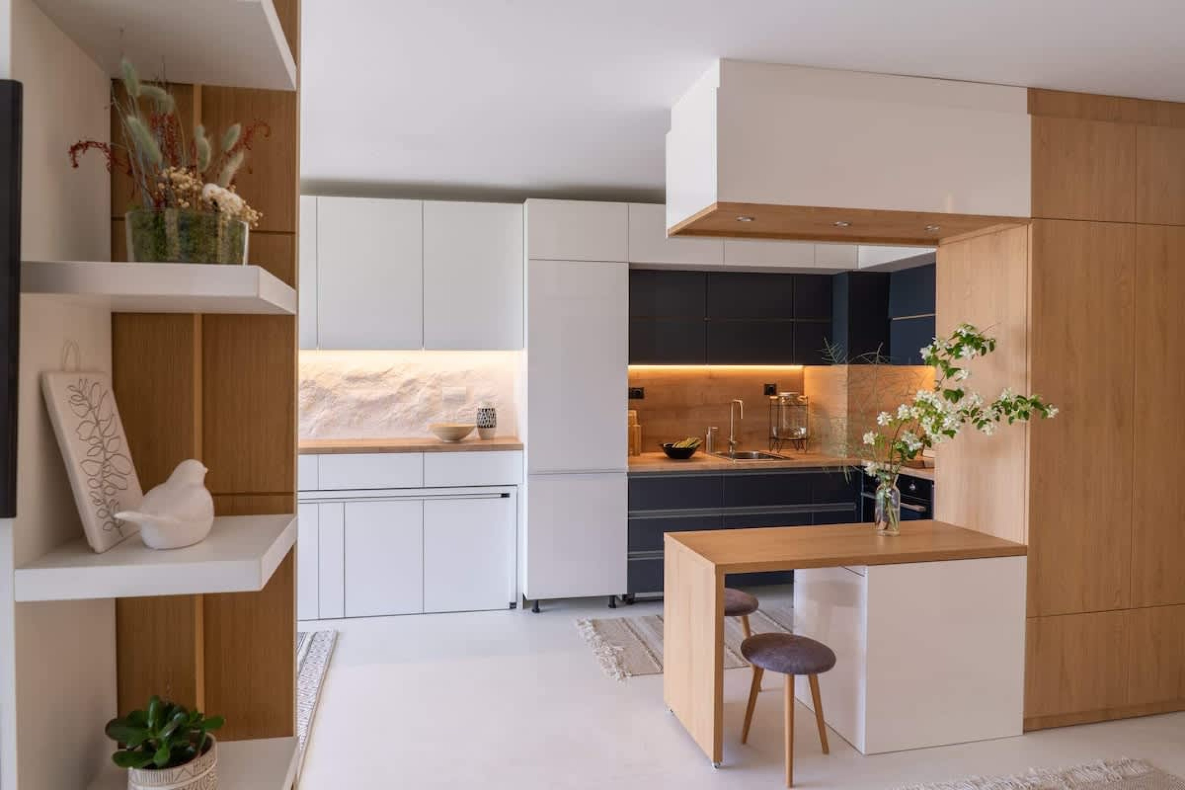 Scoutaround White Logo