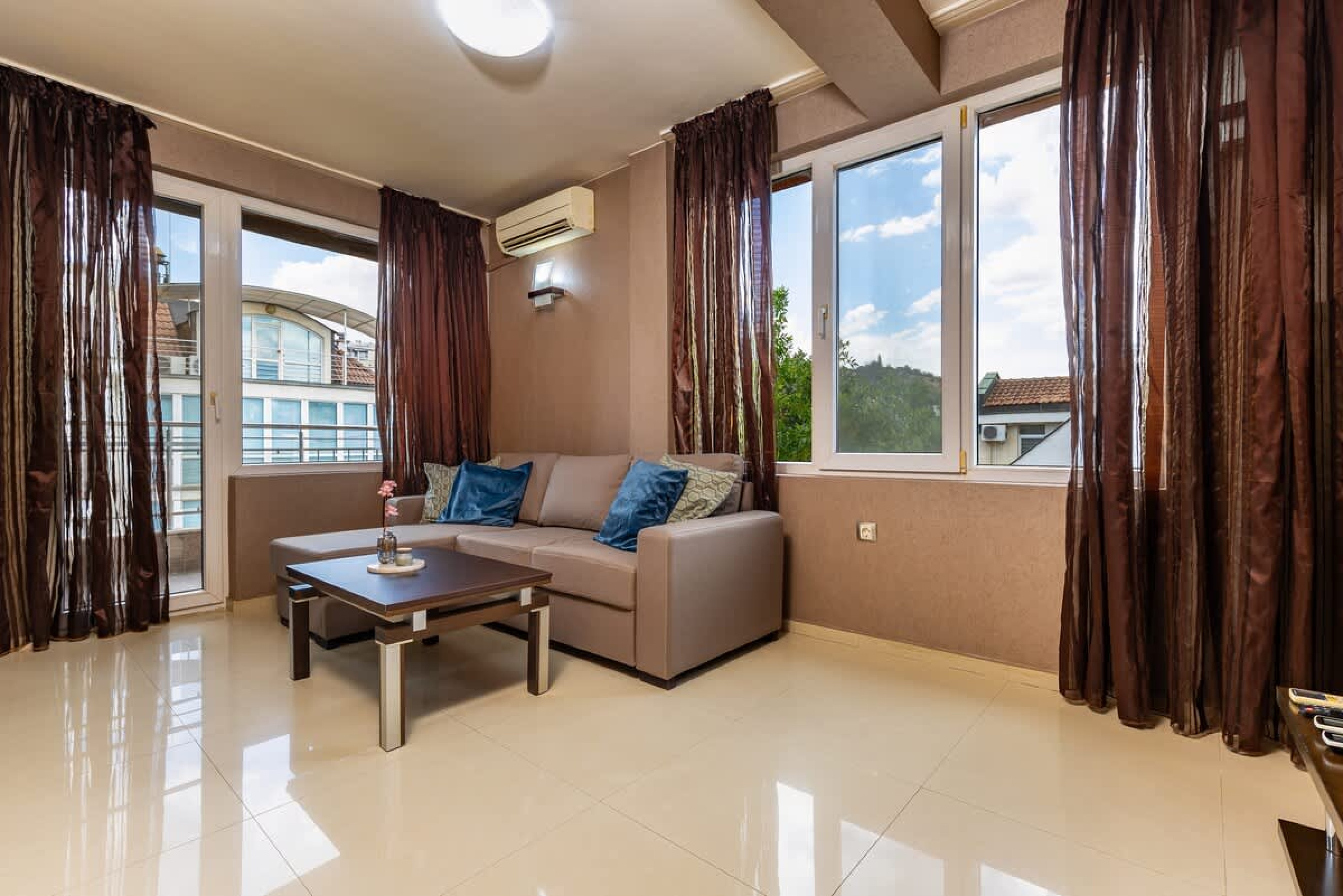 Scoutaround White Logo