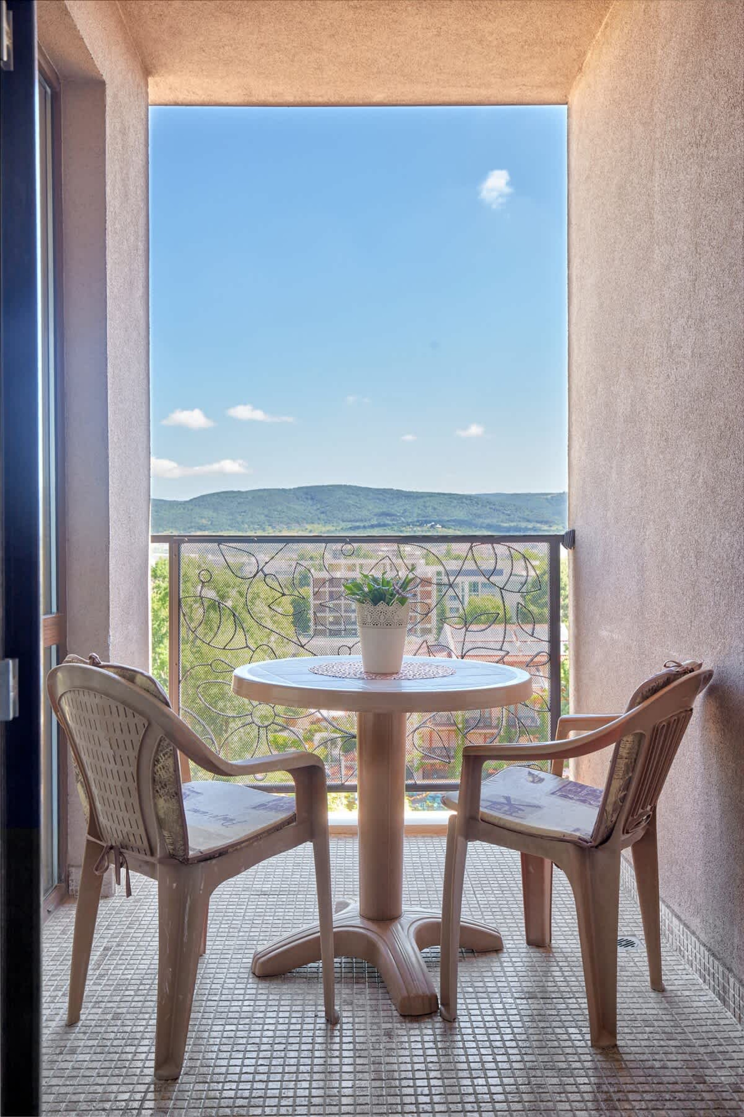 Scoutaround White Logo