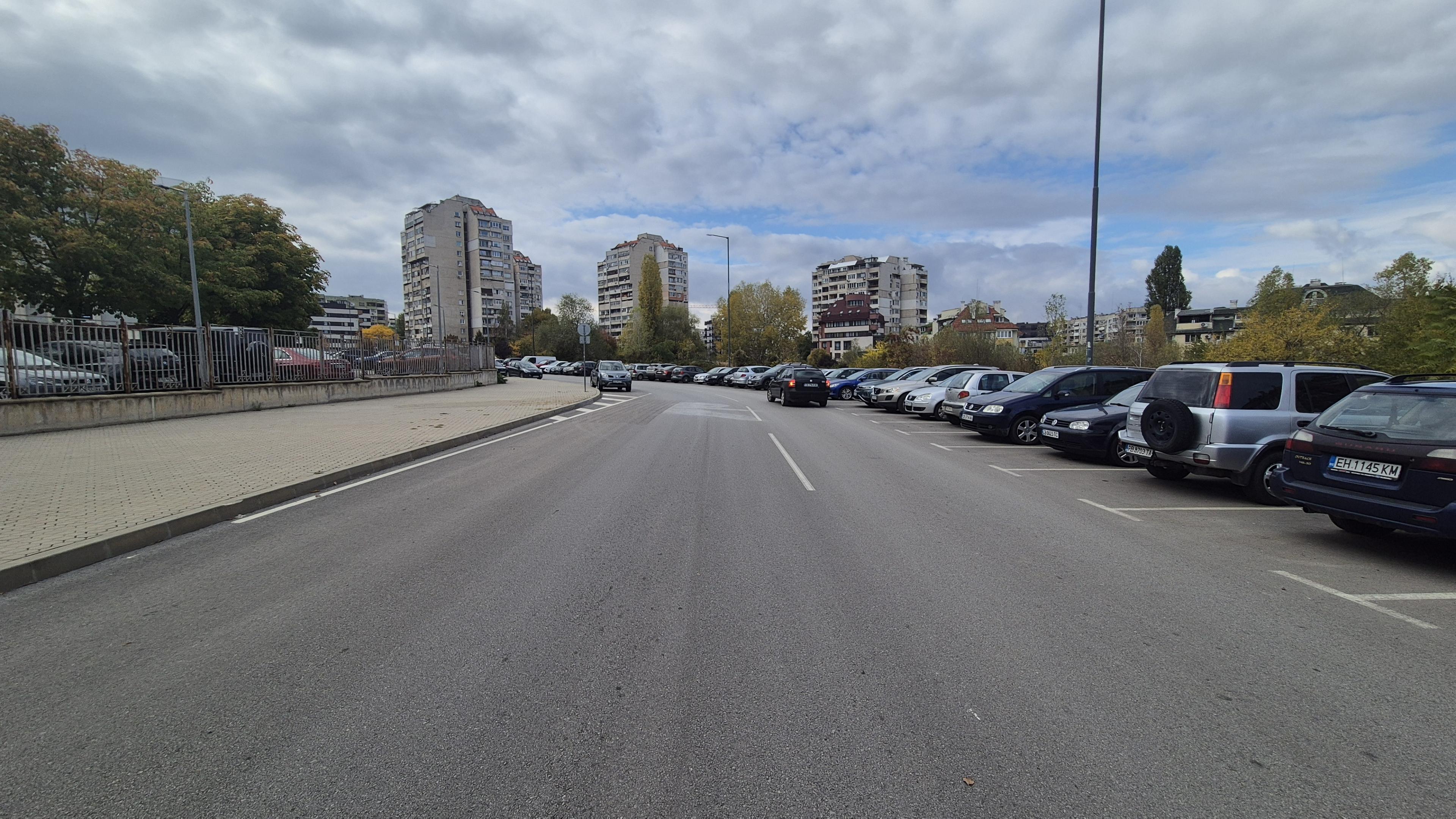 Side street parking, municipal — photo 2 of 4