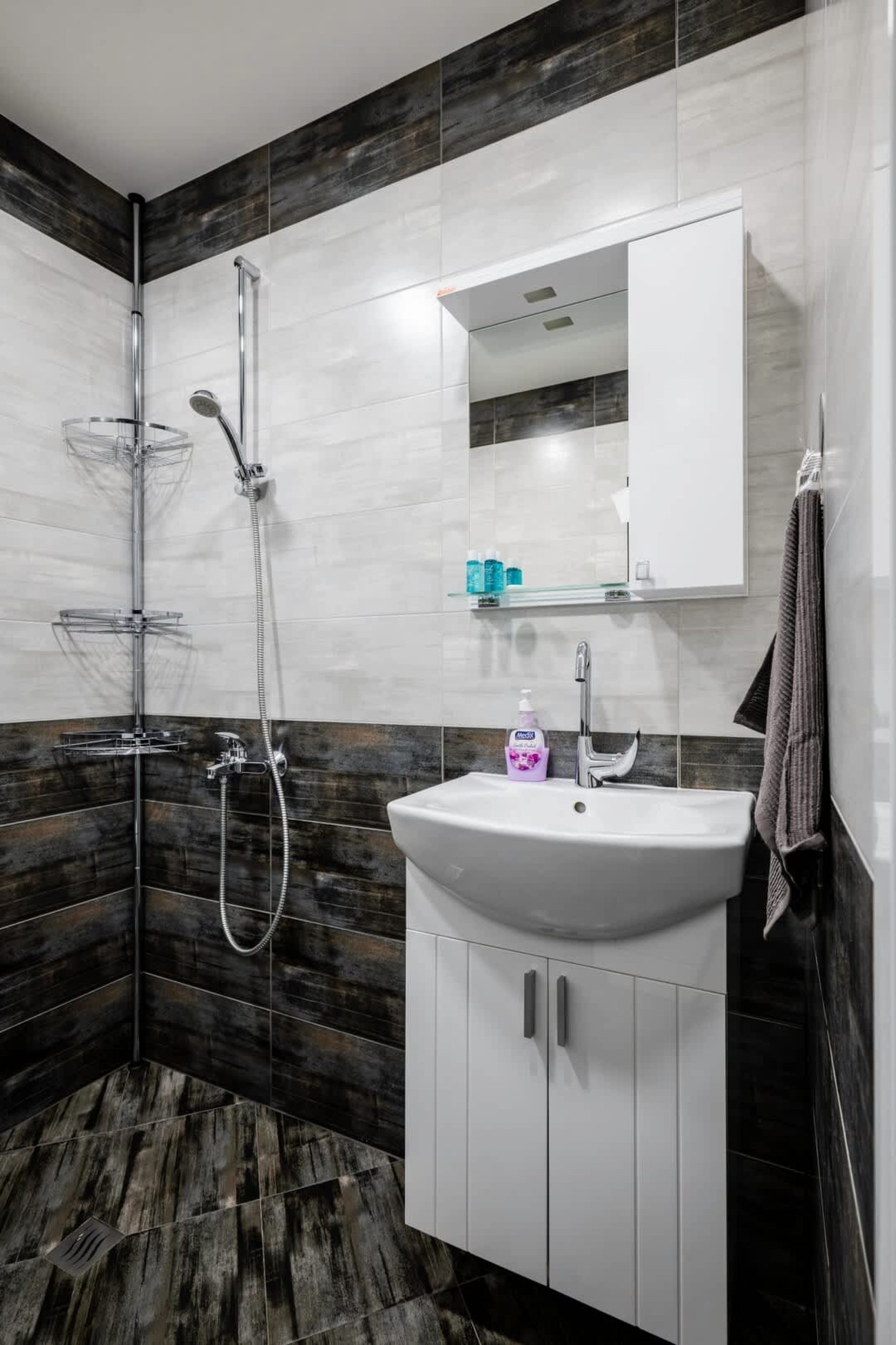 Scoutaround White Logo