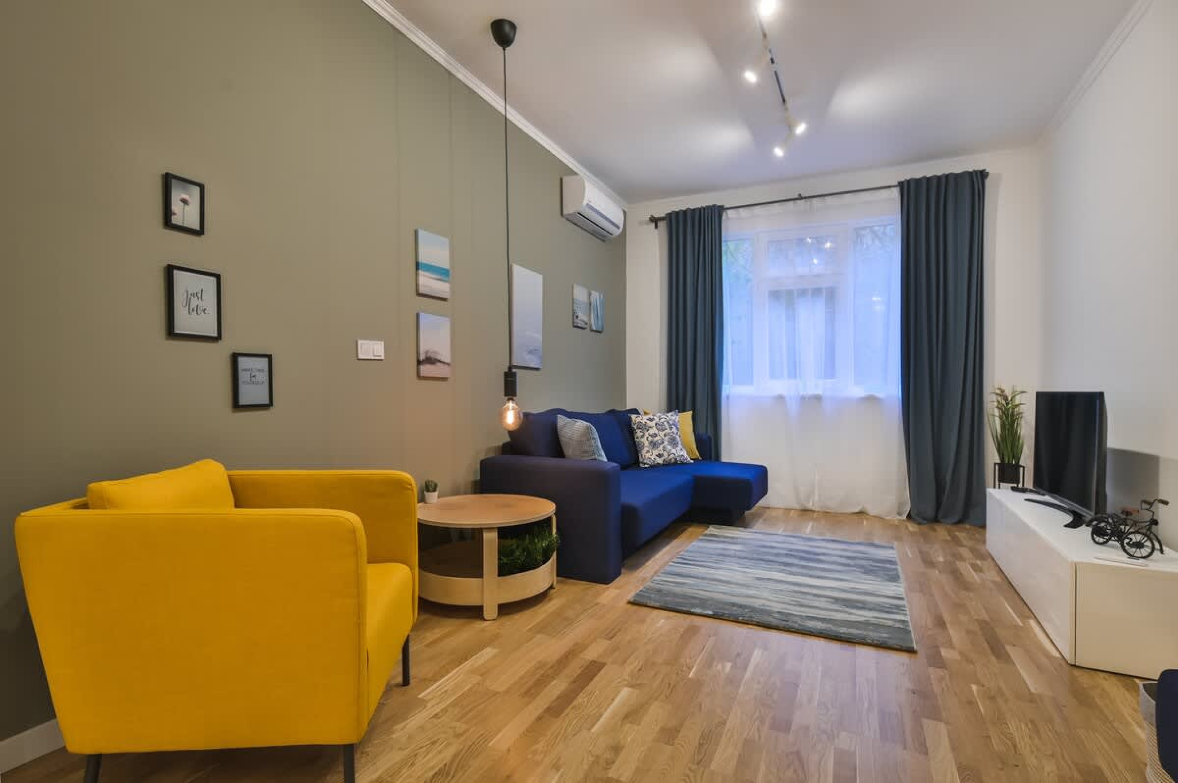 Scoutaround White Logo