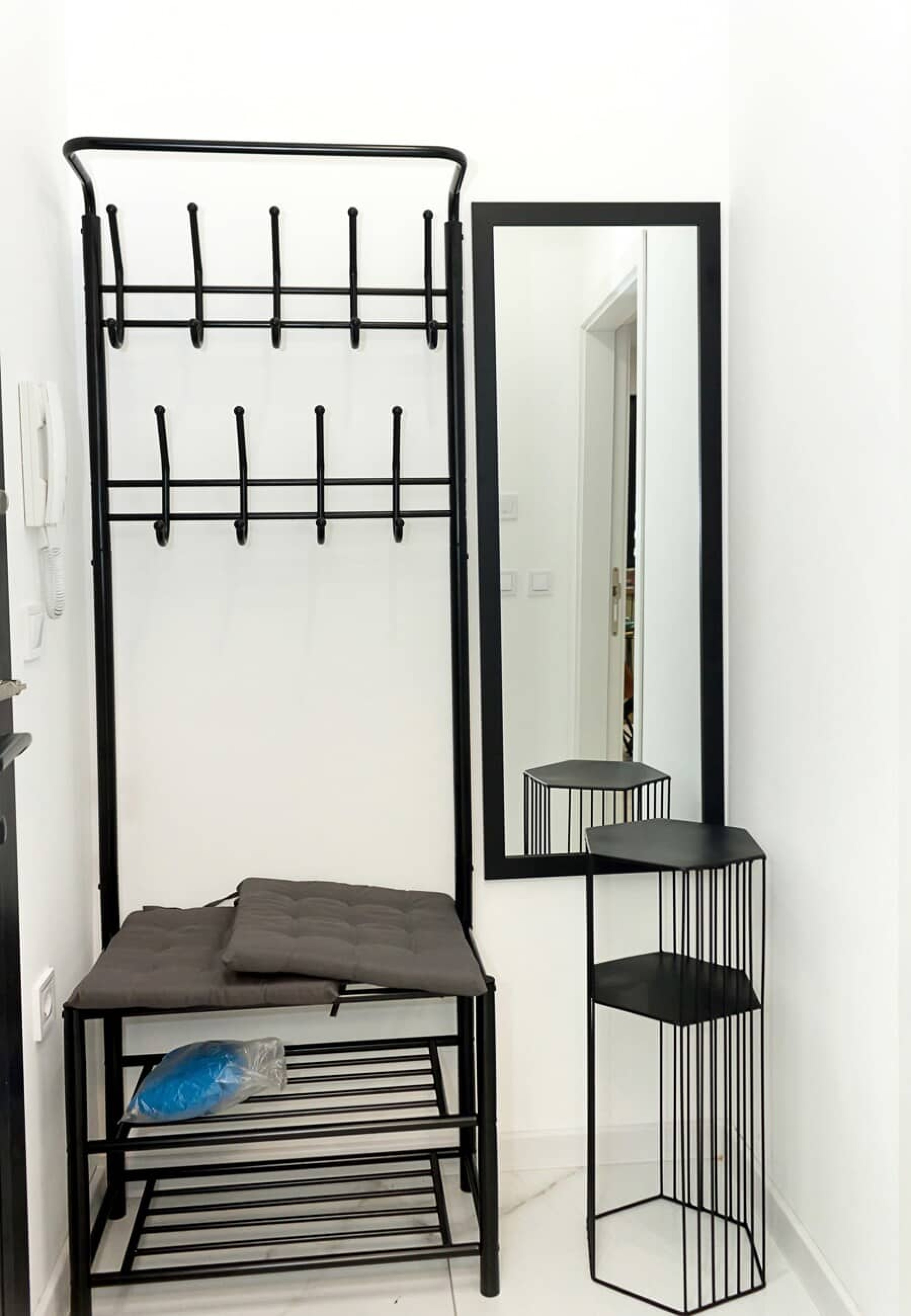 Scoutaround White Logo