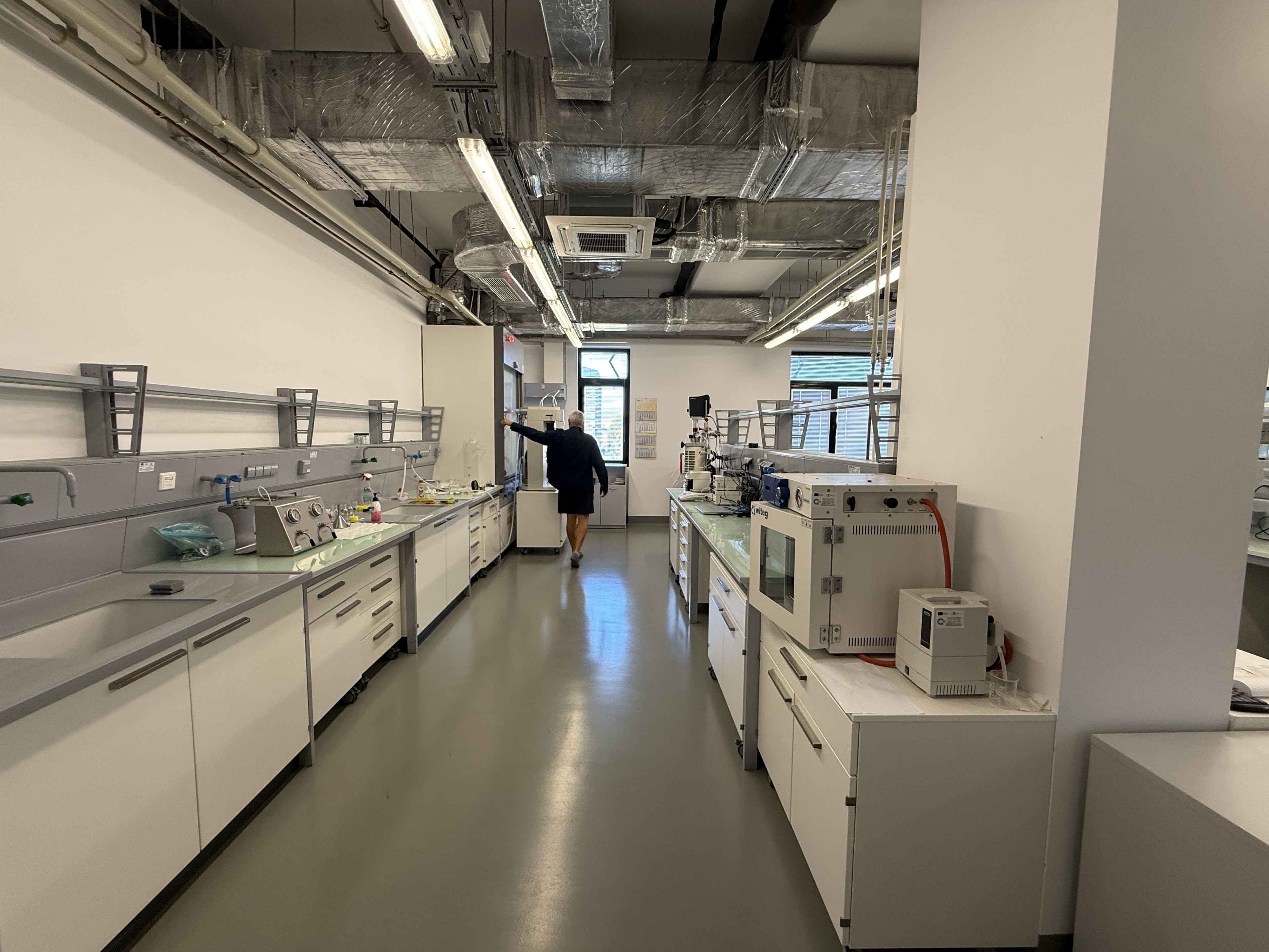 Scoutaround White Logo