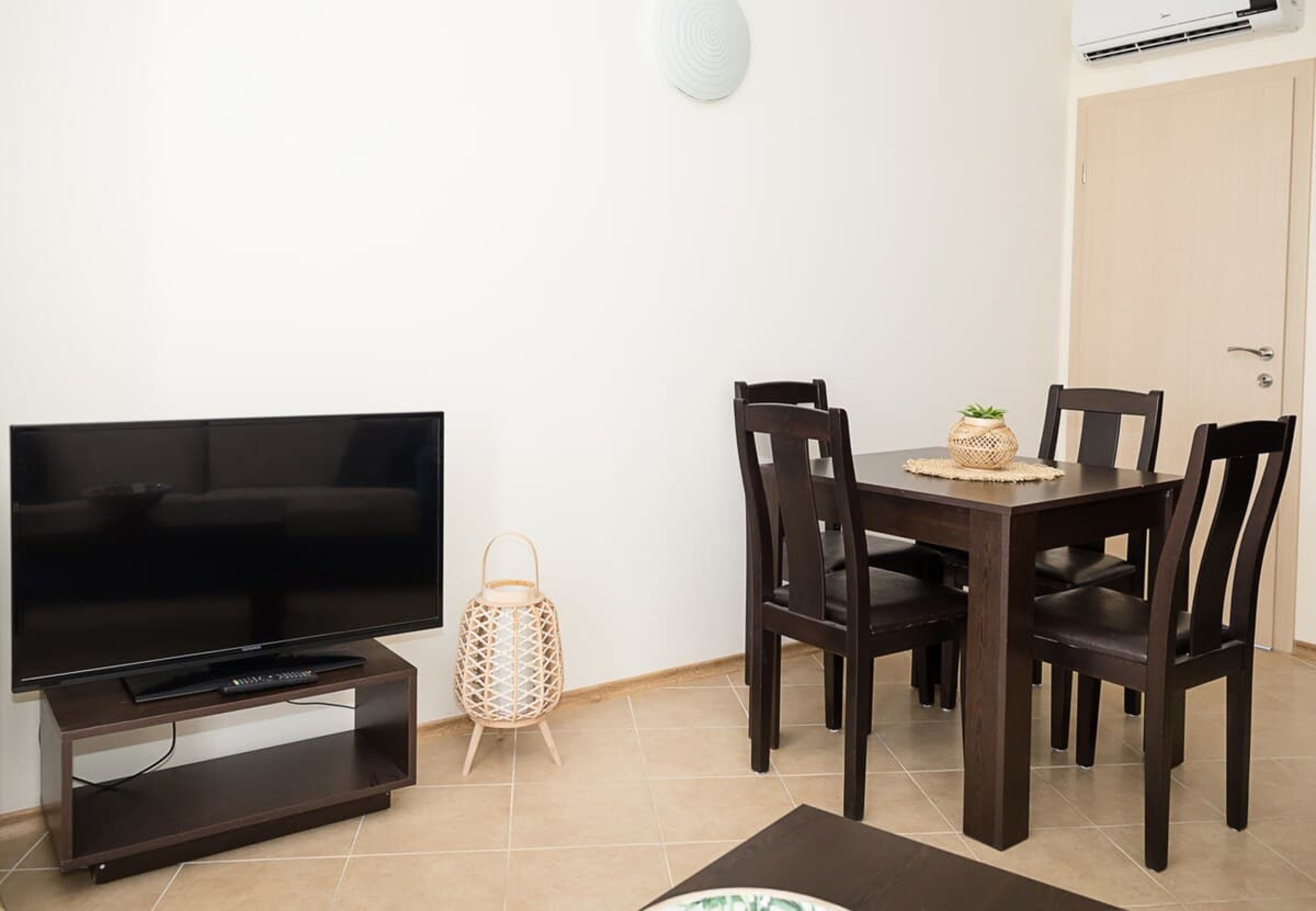 Seaside Bliss: Elegant 1BD with Stunning View - Photo 9