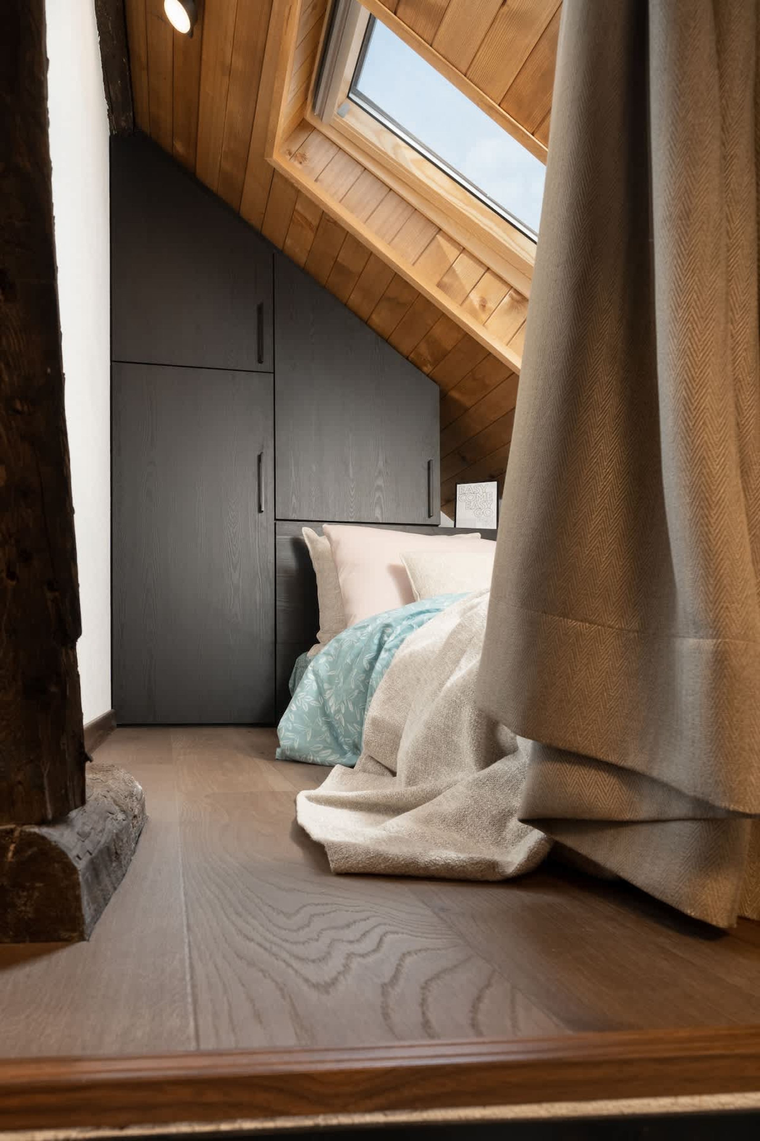 Gurgulyat view - 1 Bedroom Loft - Photo 12