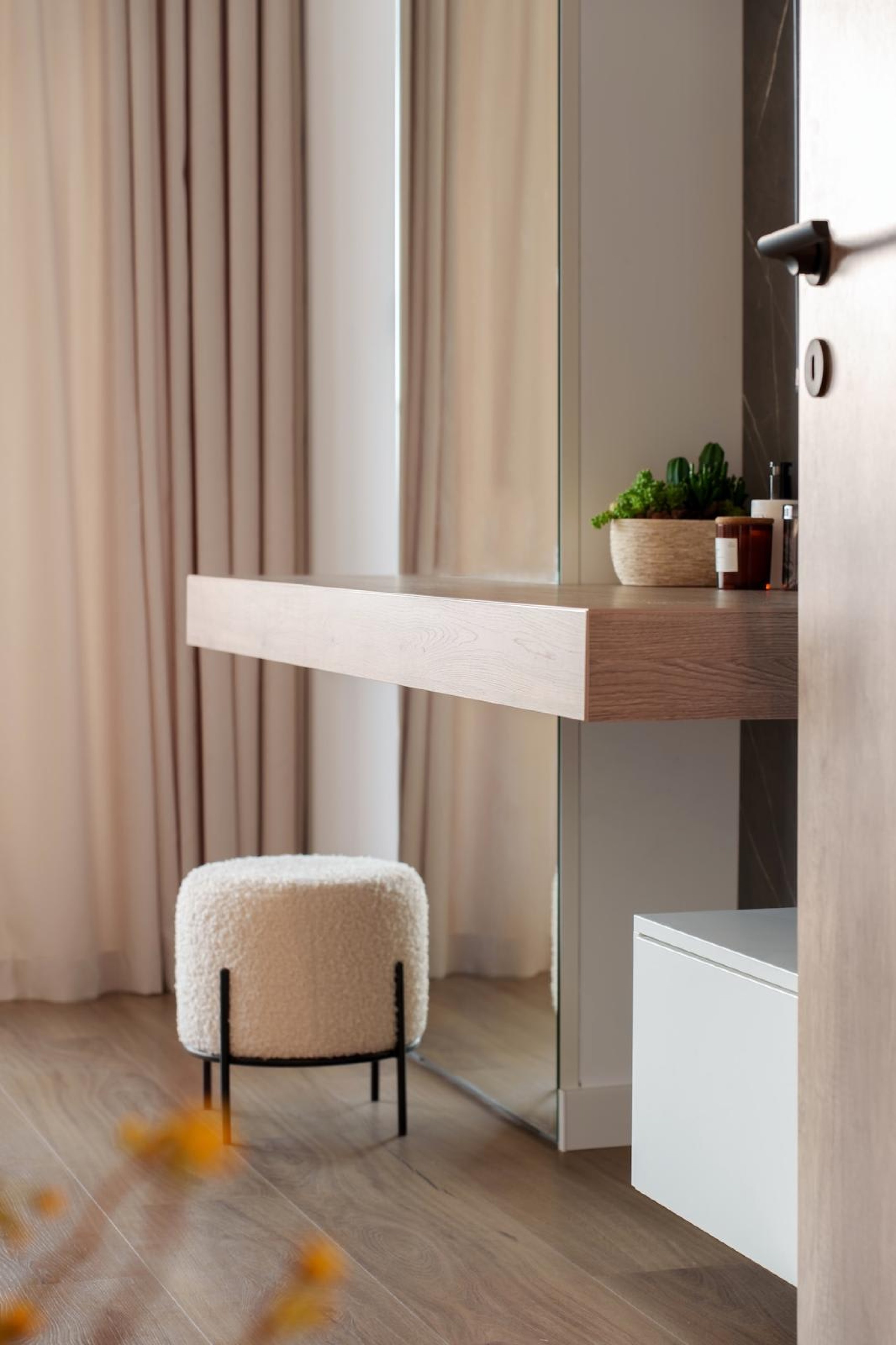 Scoutaround White Logo