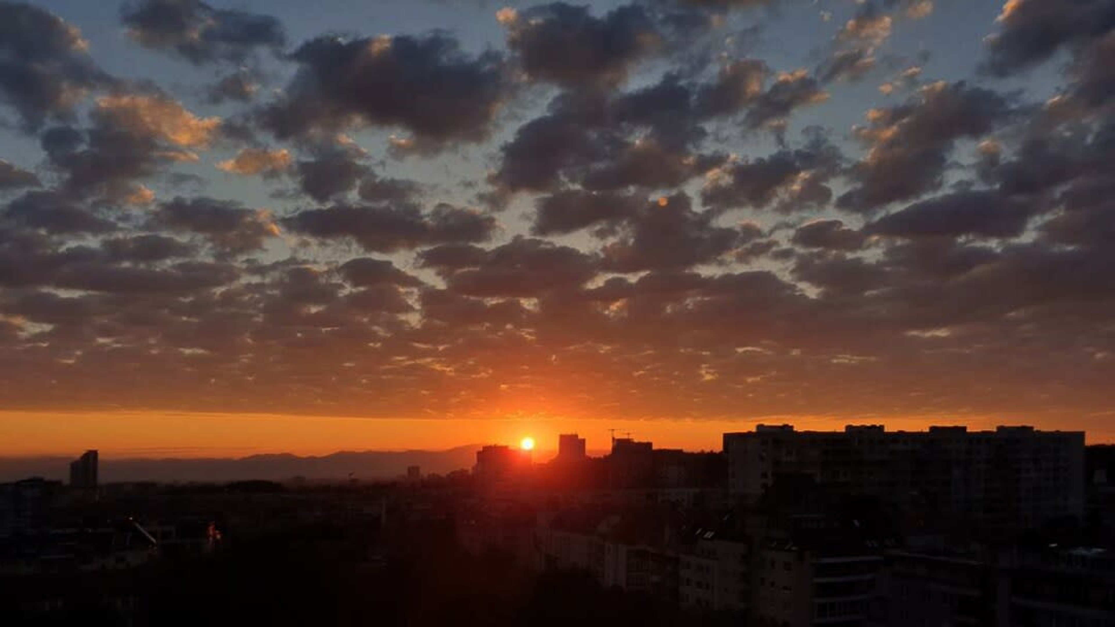 Panoramic and Spacious Flat near the City Centre - Photo 15