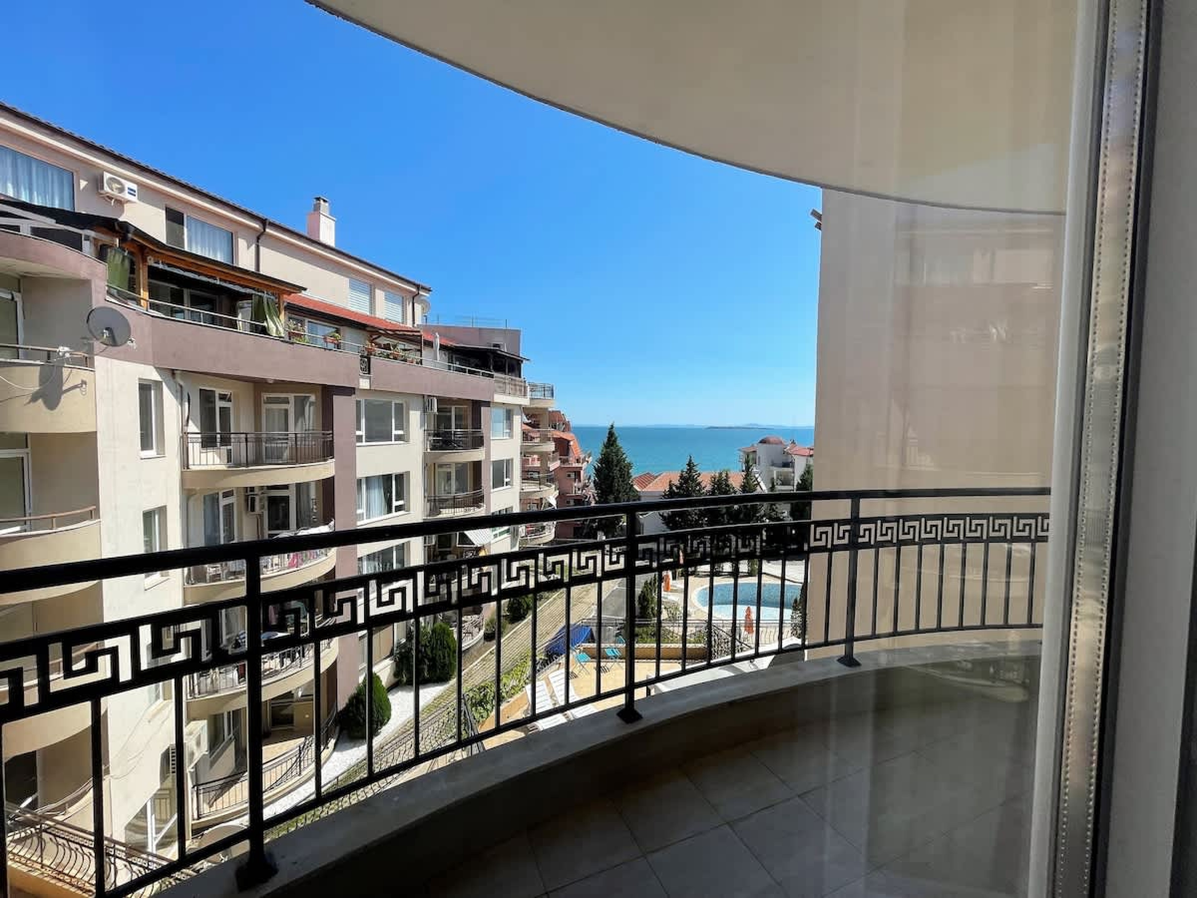 Cozy 1BD Apartment with a Lovely Sea View - Photo 7