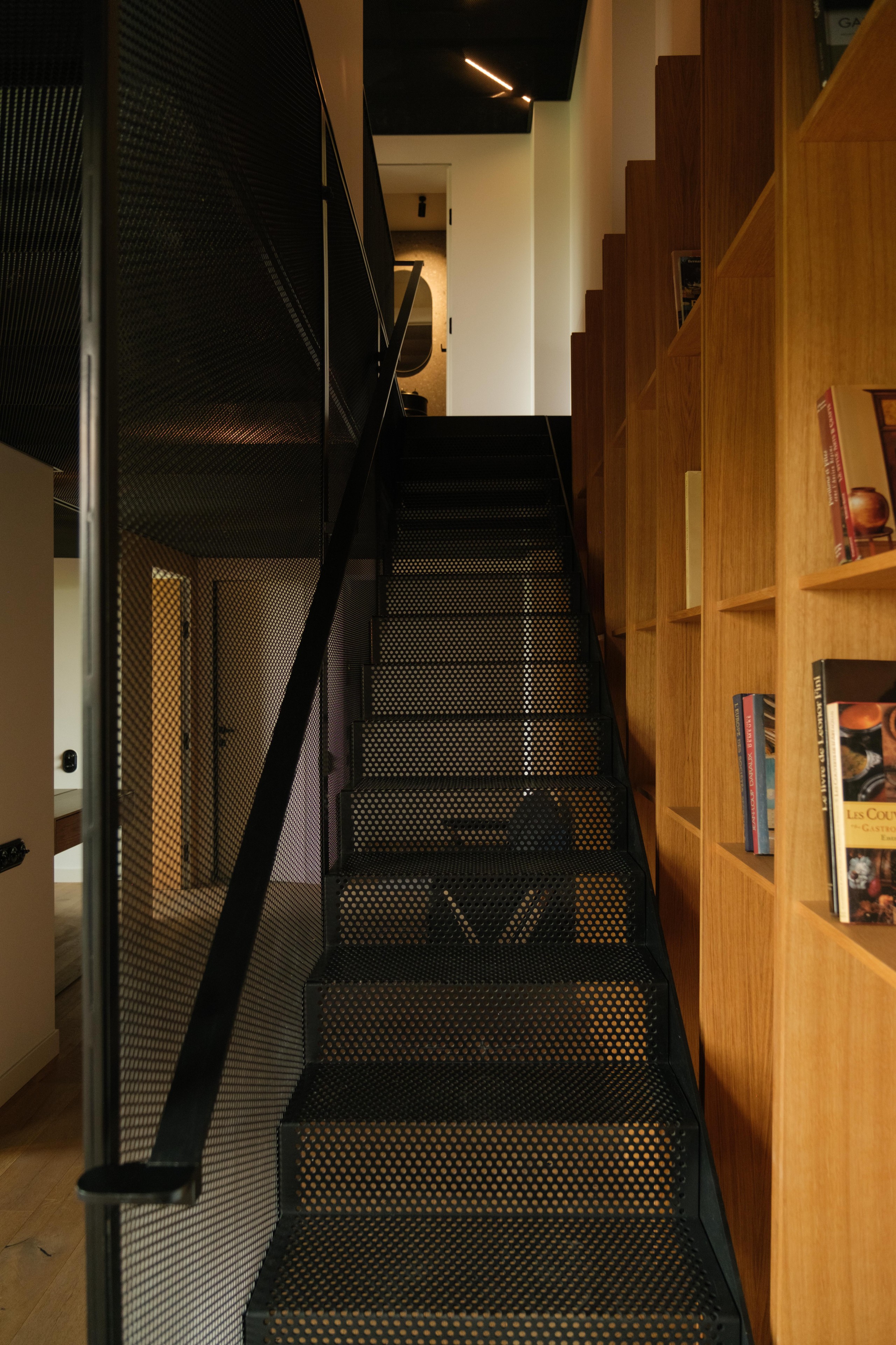 Scoutaround White Logo