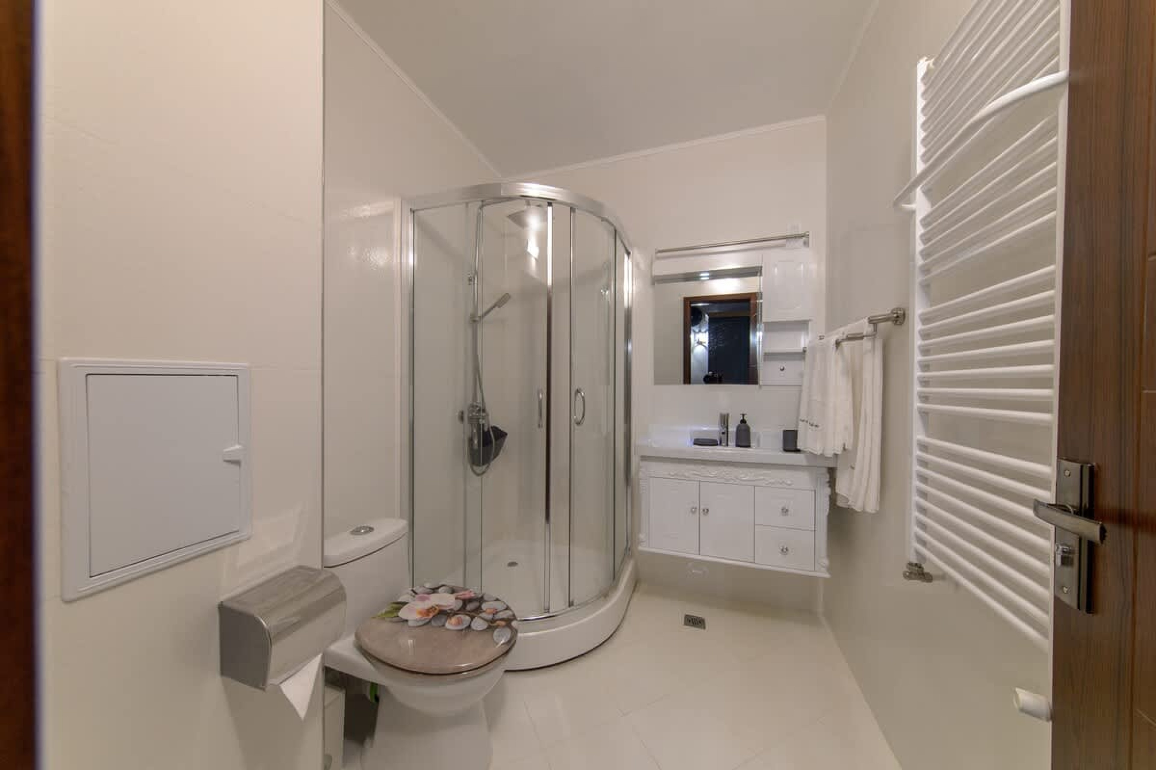 Scoutaround White Logo