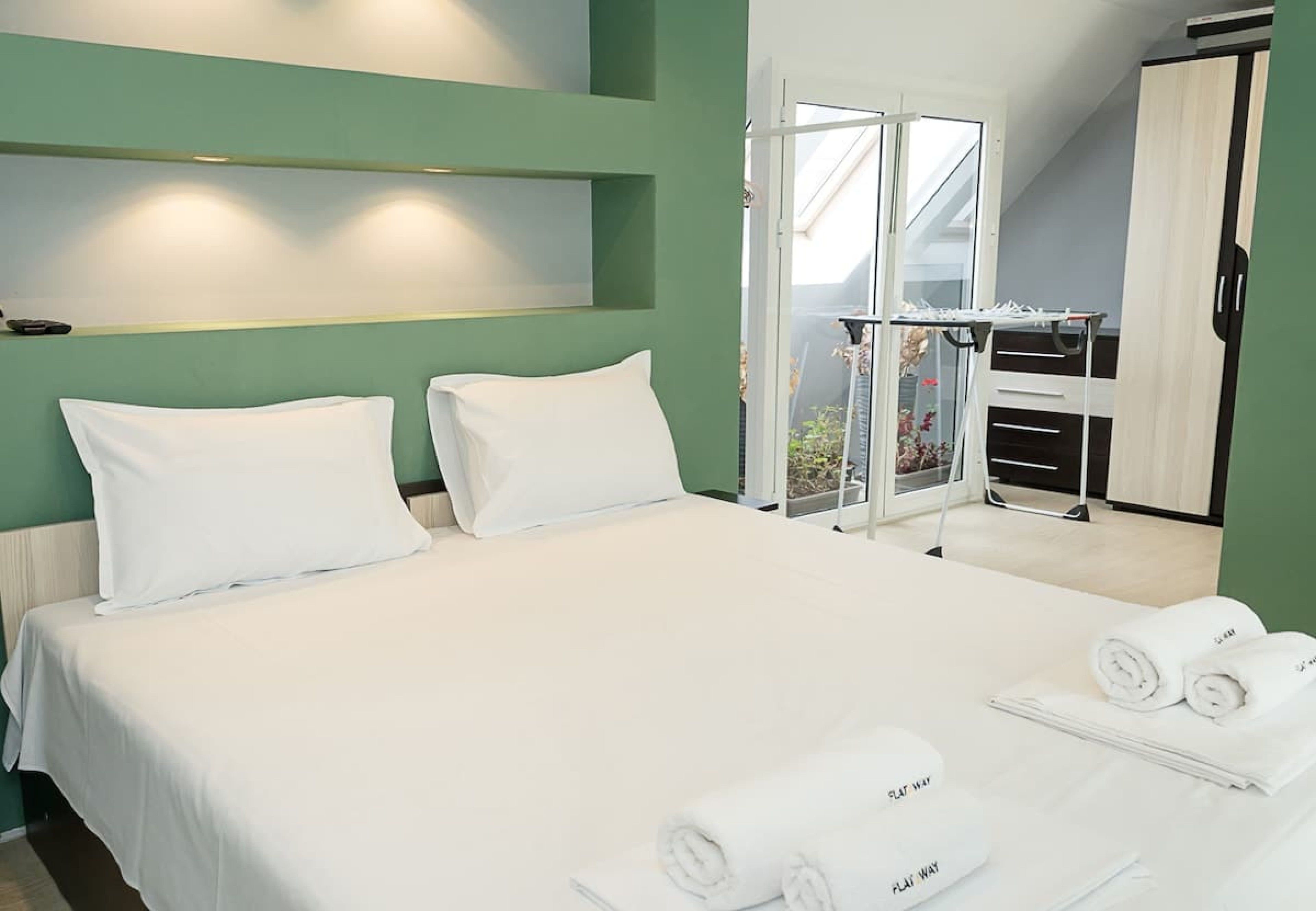 Scoutaround White Logo