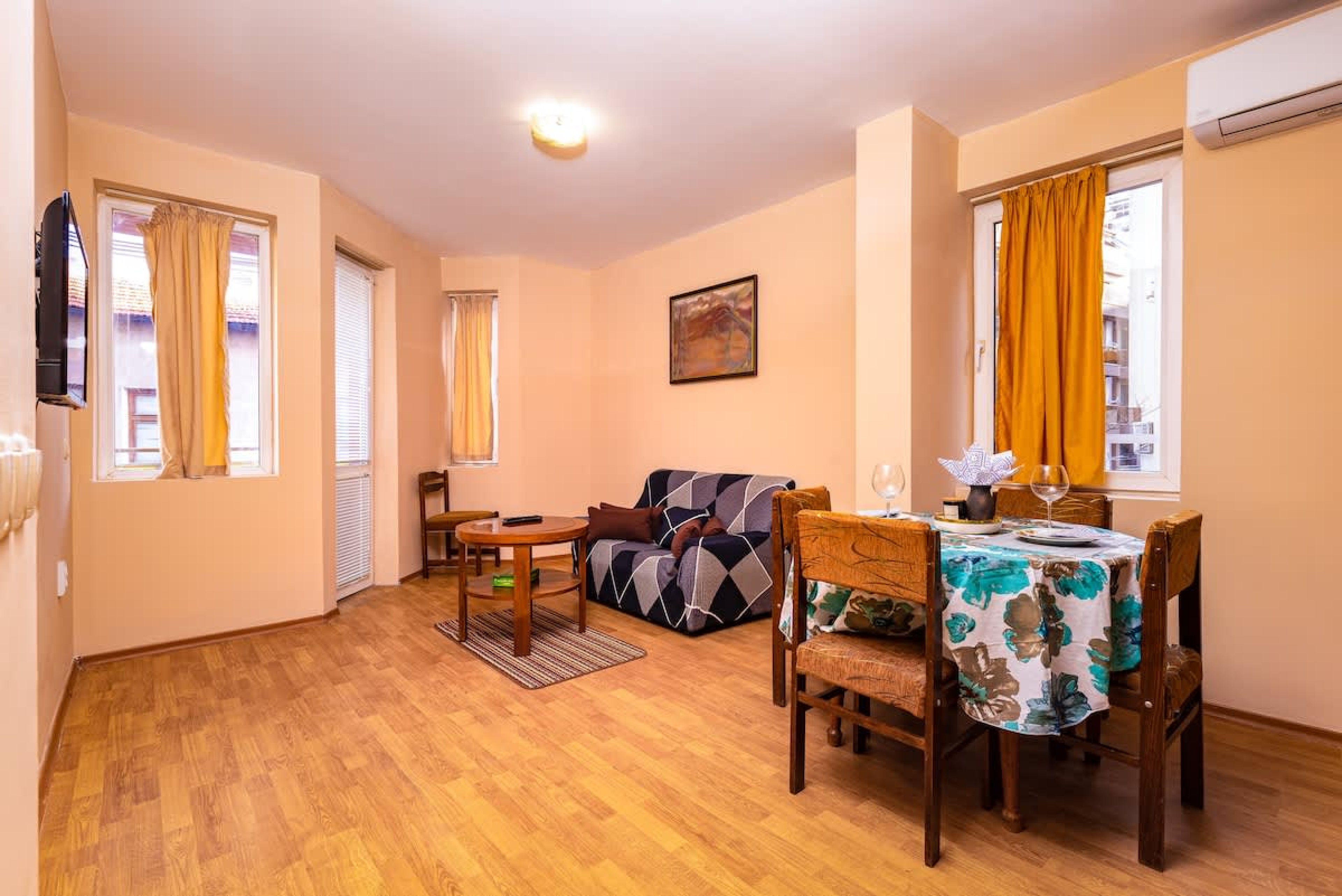 Scoutaround White Logo