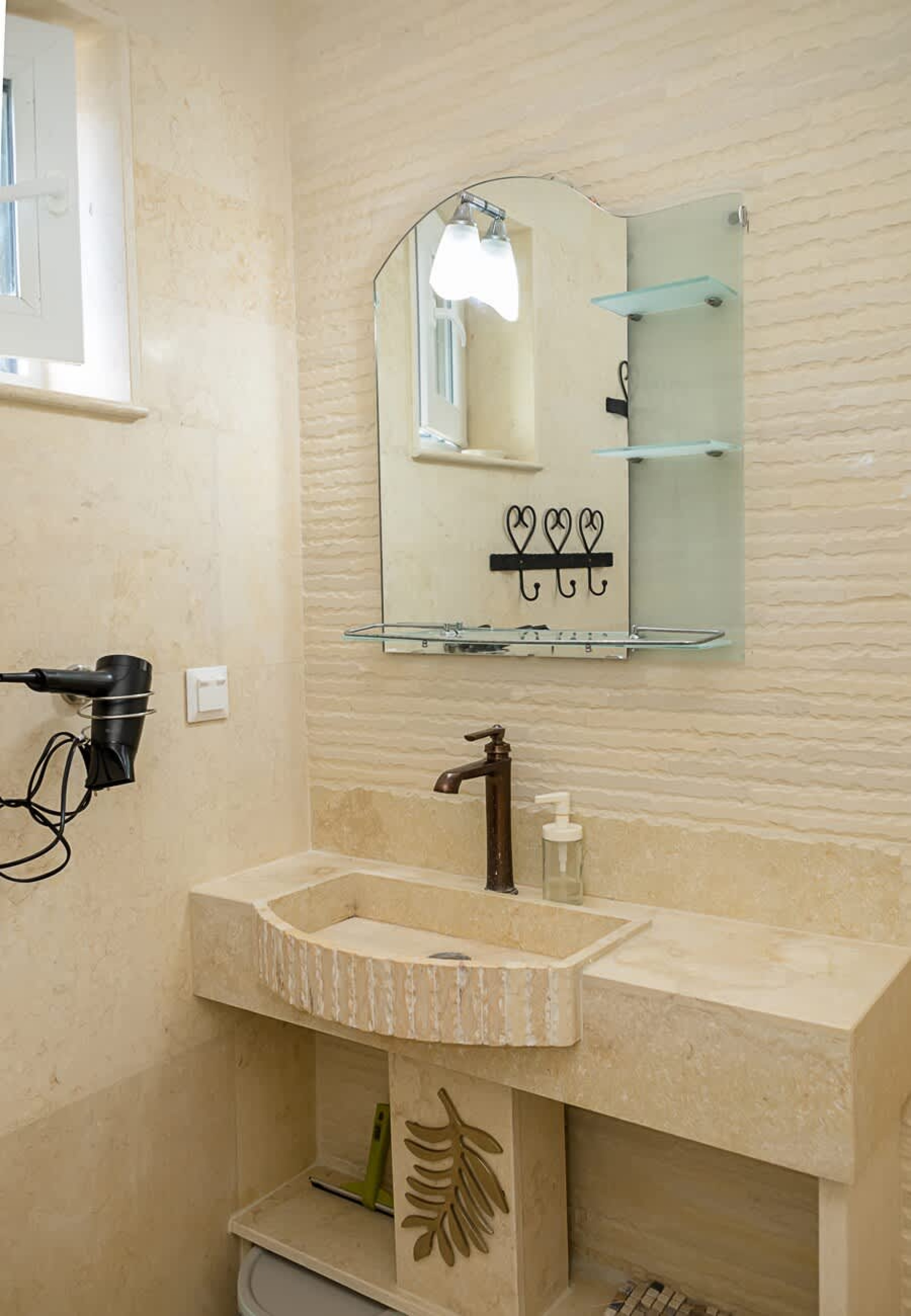 Scoutaround White Logo