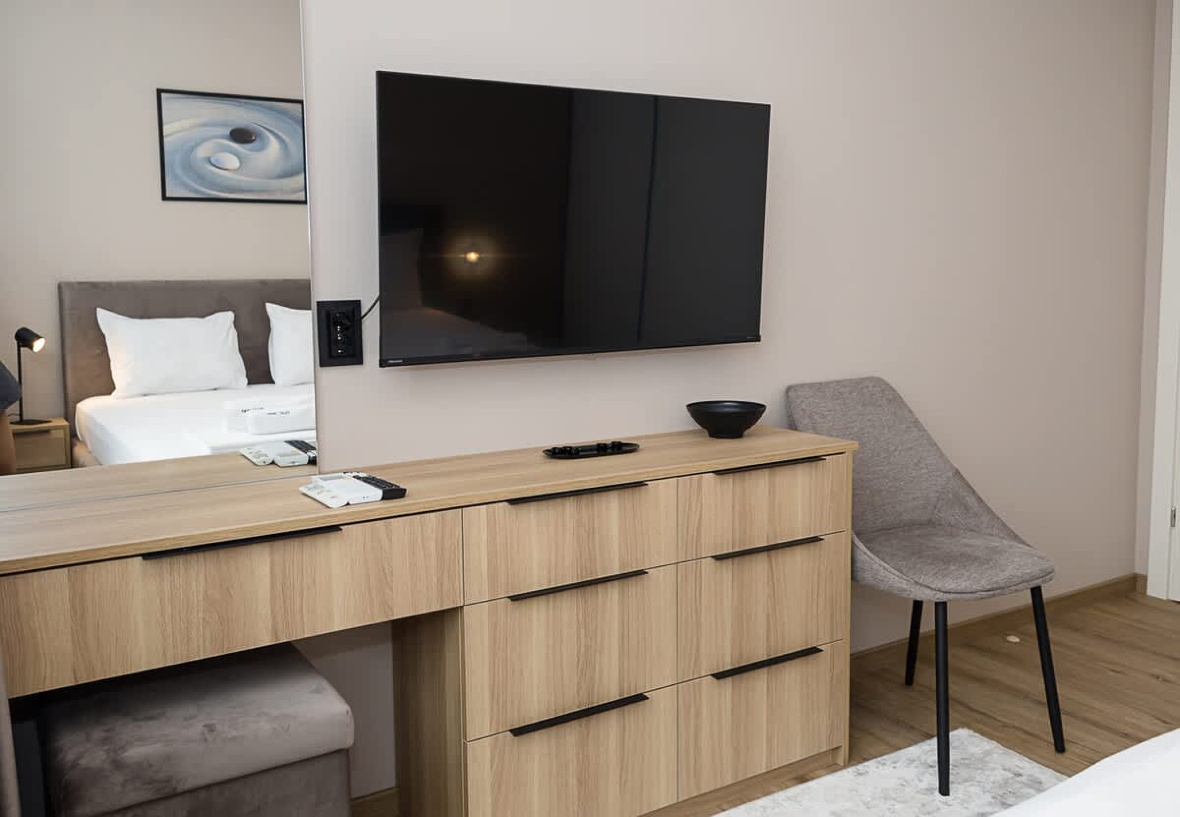 Scoutaround White Logo