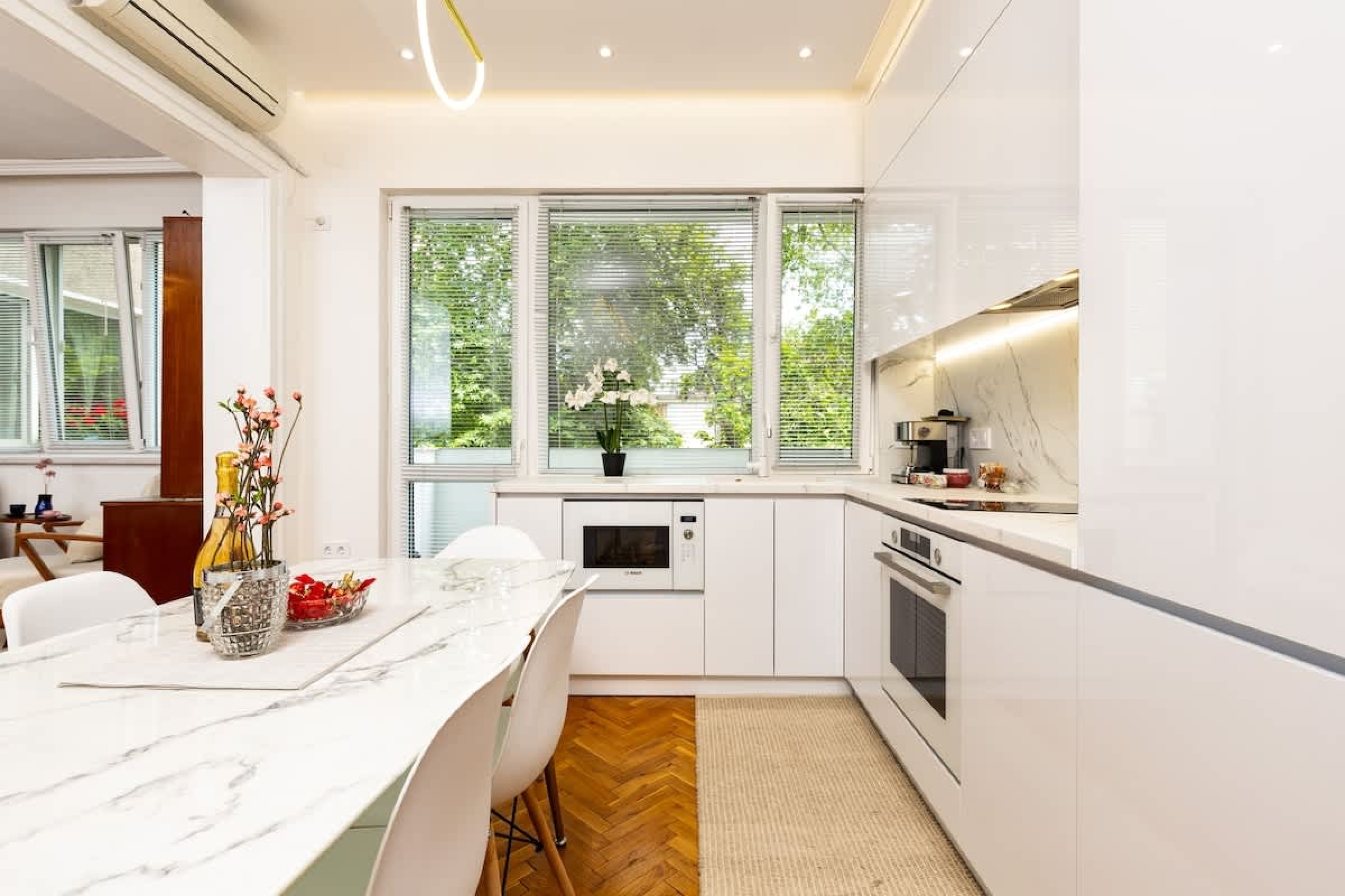 Scoutaround White Logo