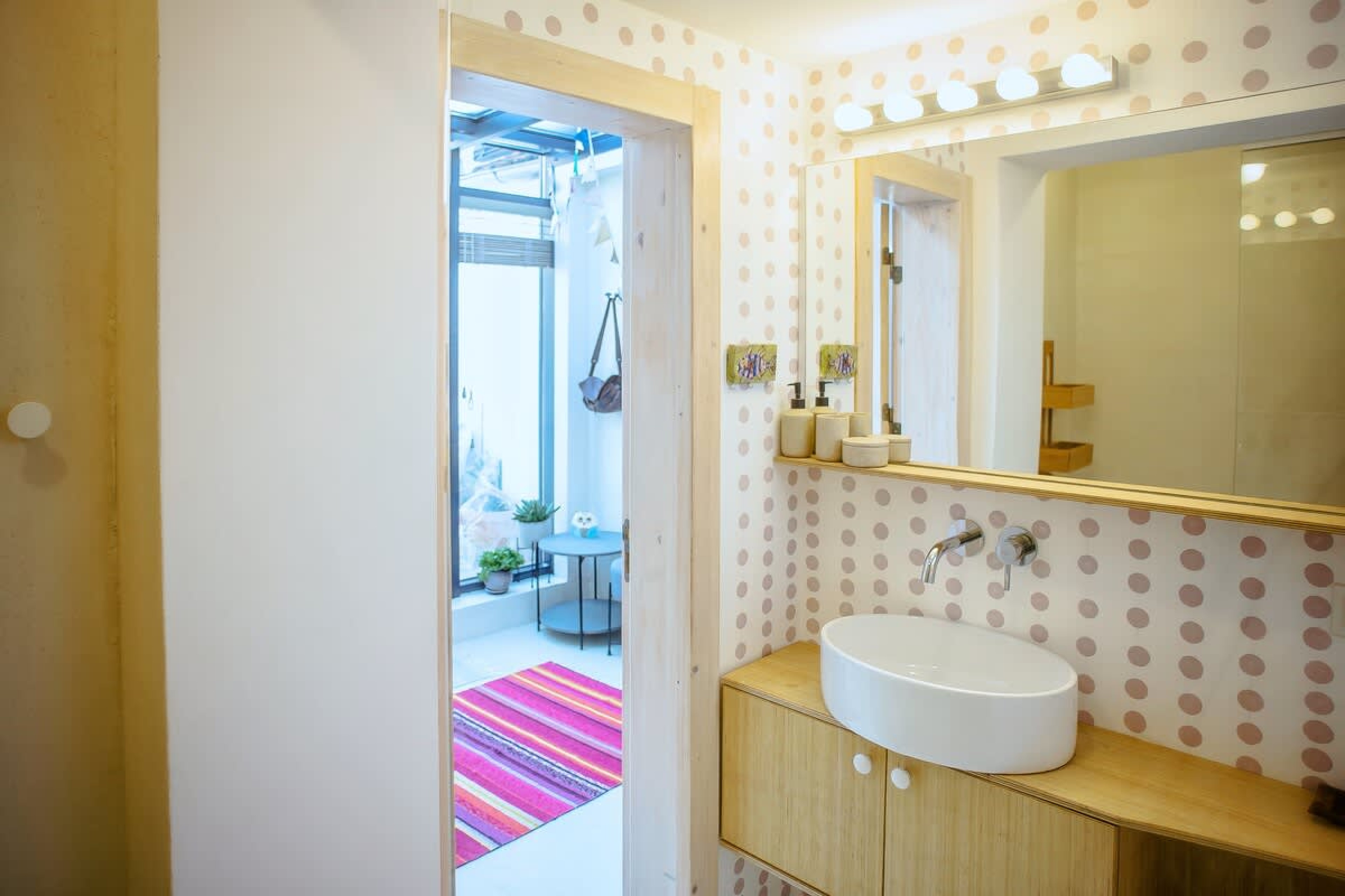 Scoutaround White Logo