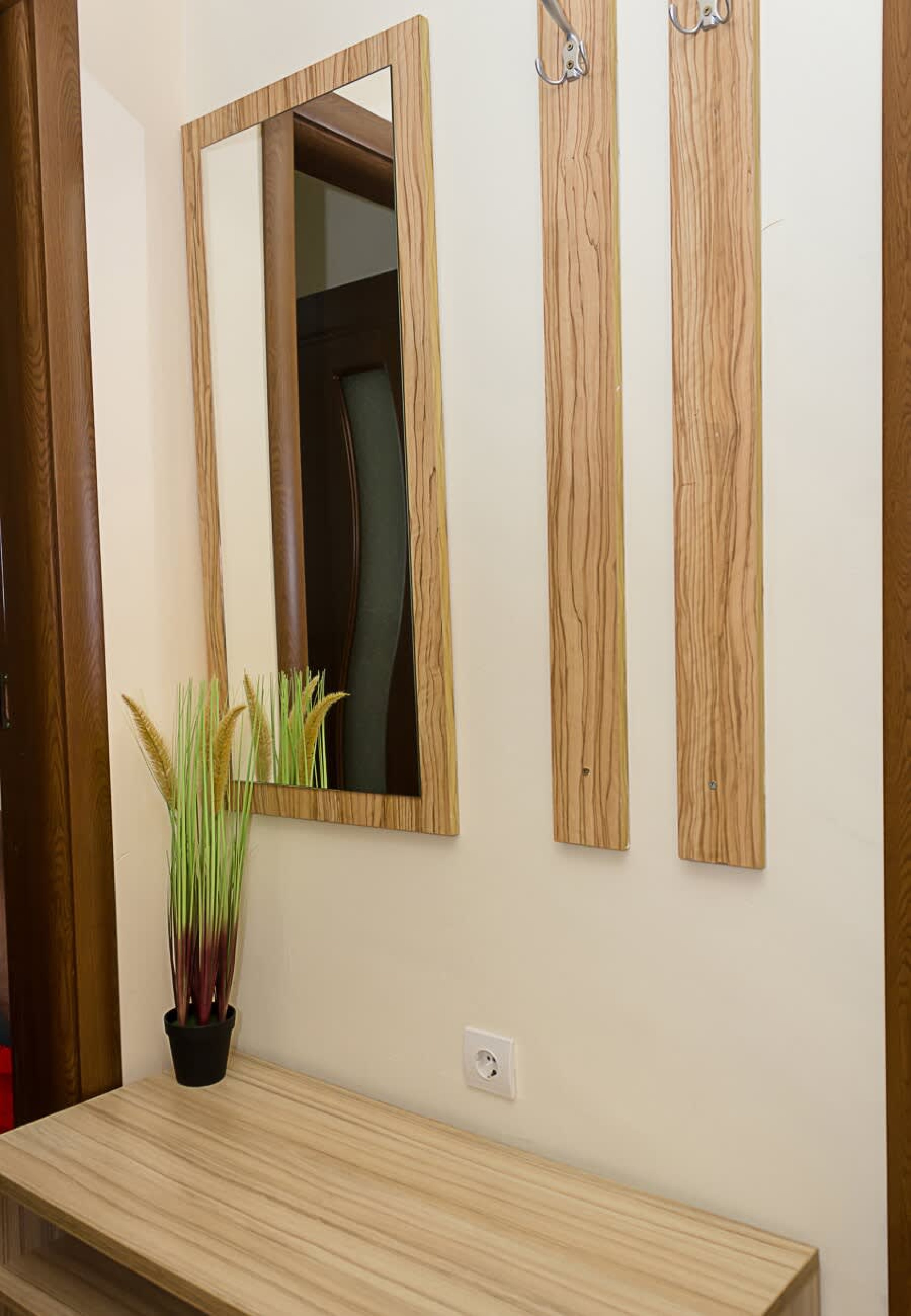 Scoutaround White Logo