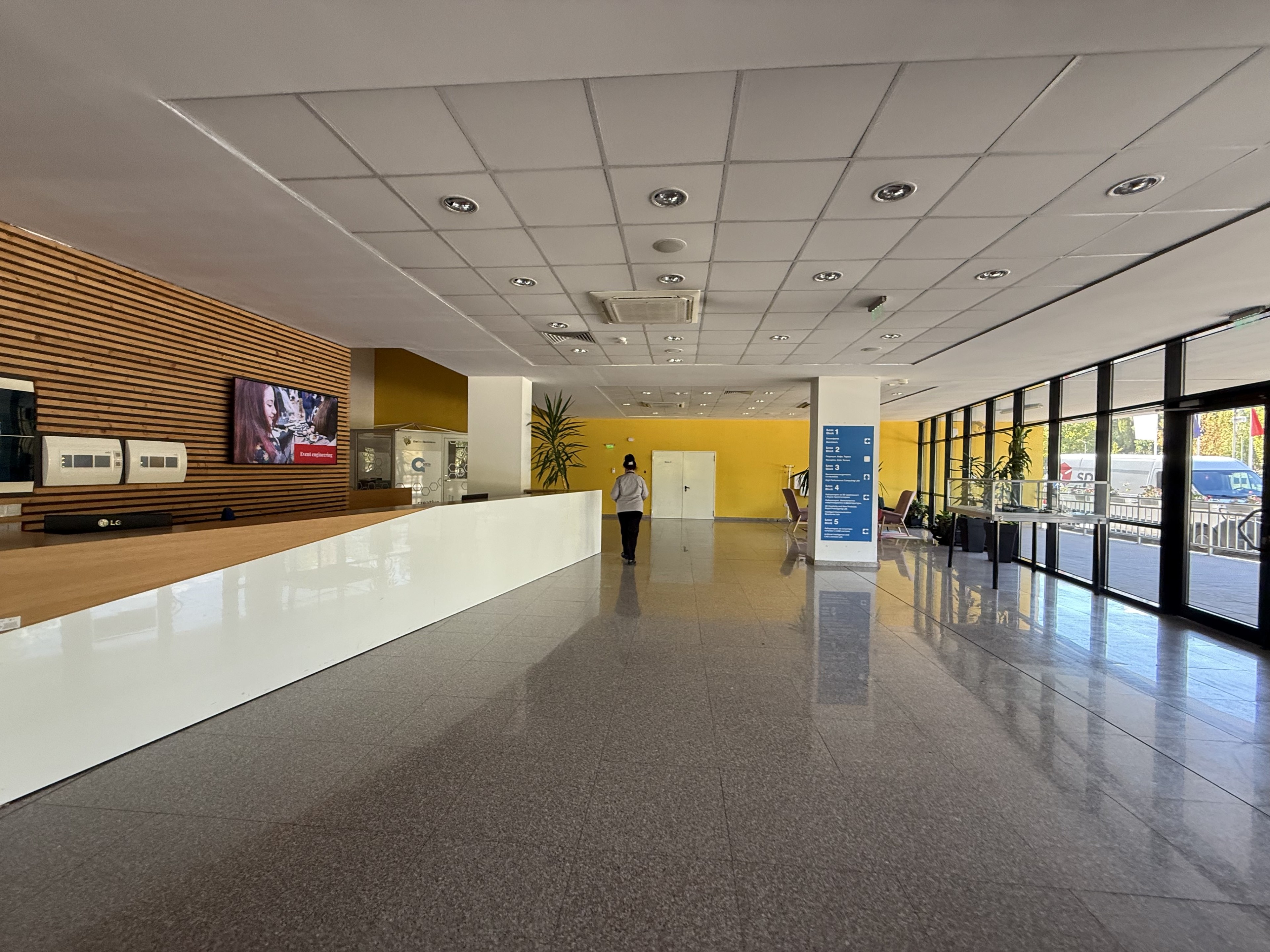 Scoutaround White Logo