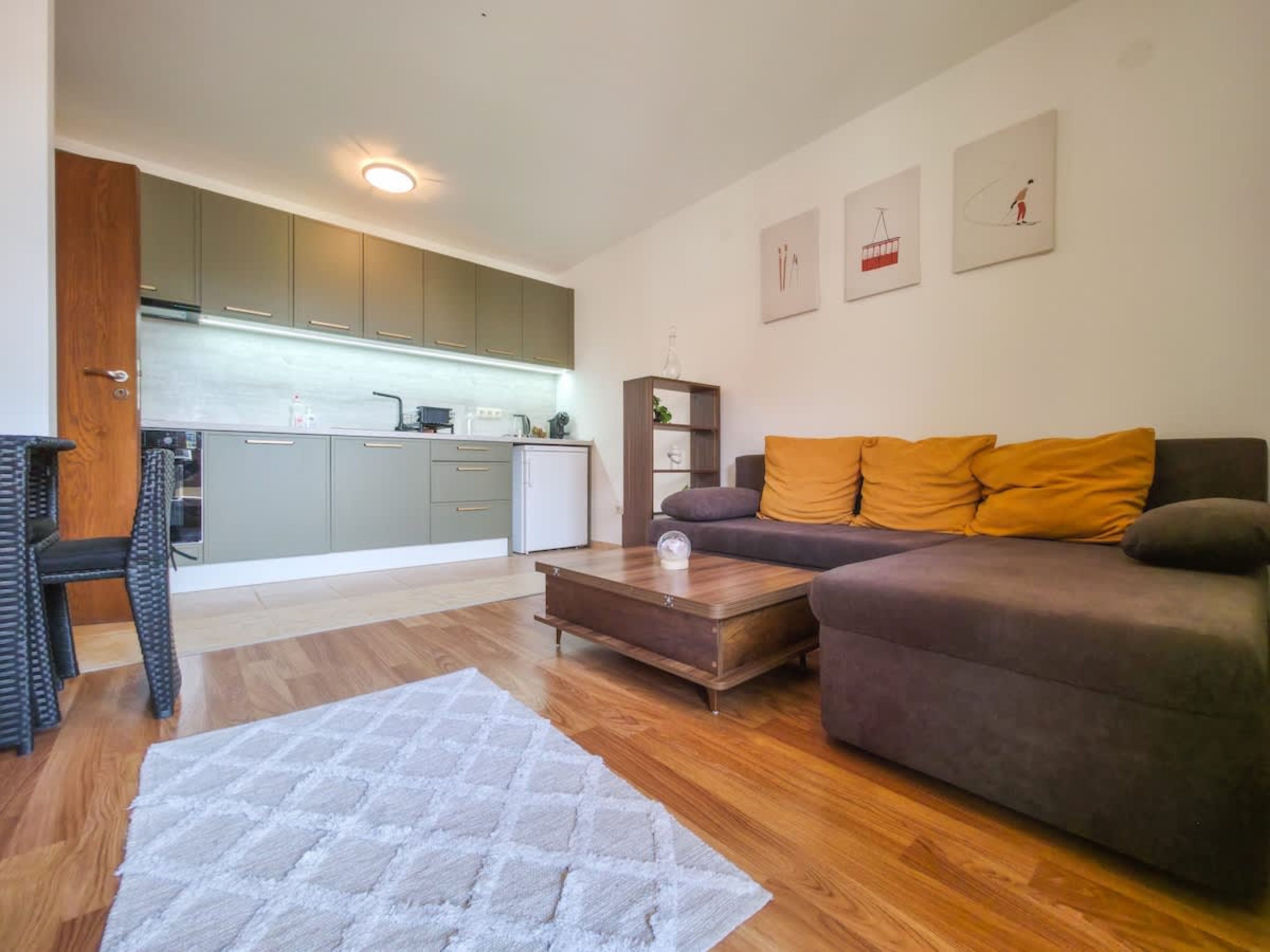 Scoutaround White Logo