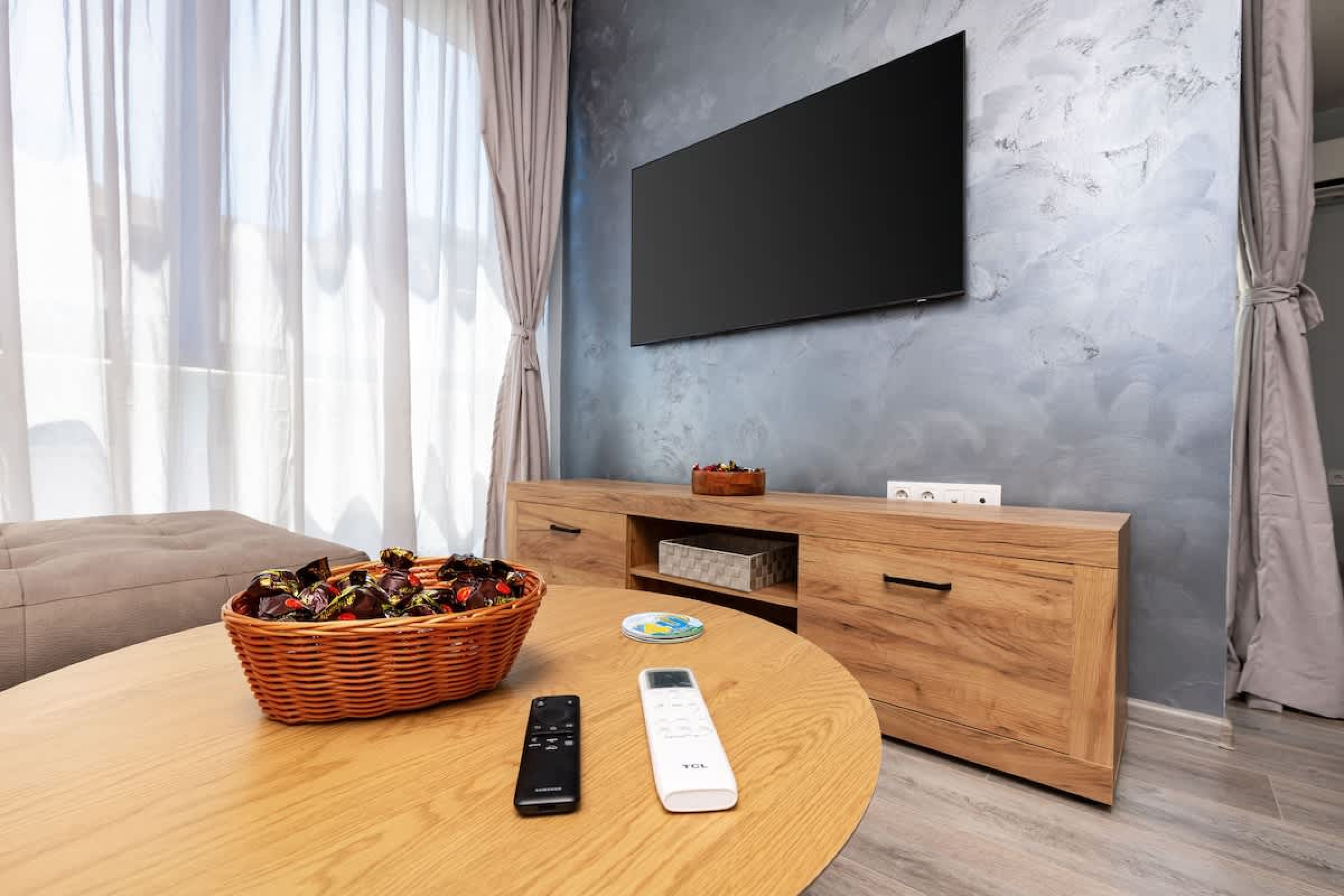 Scoutaround White Logo