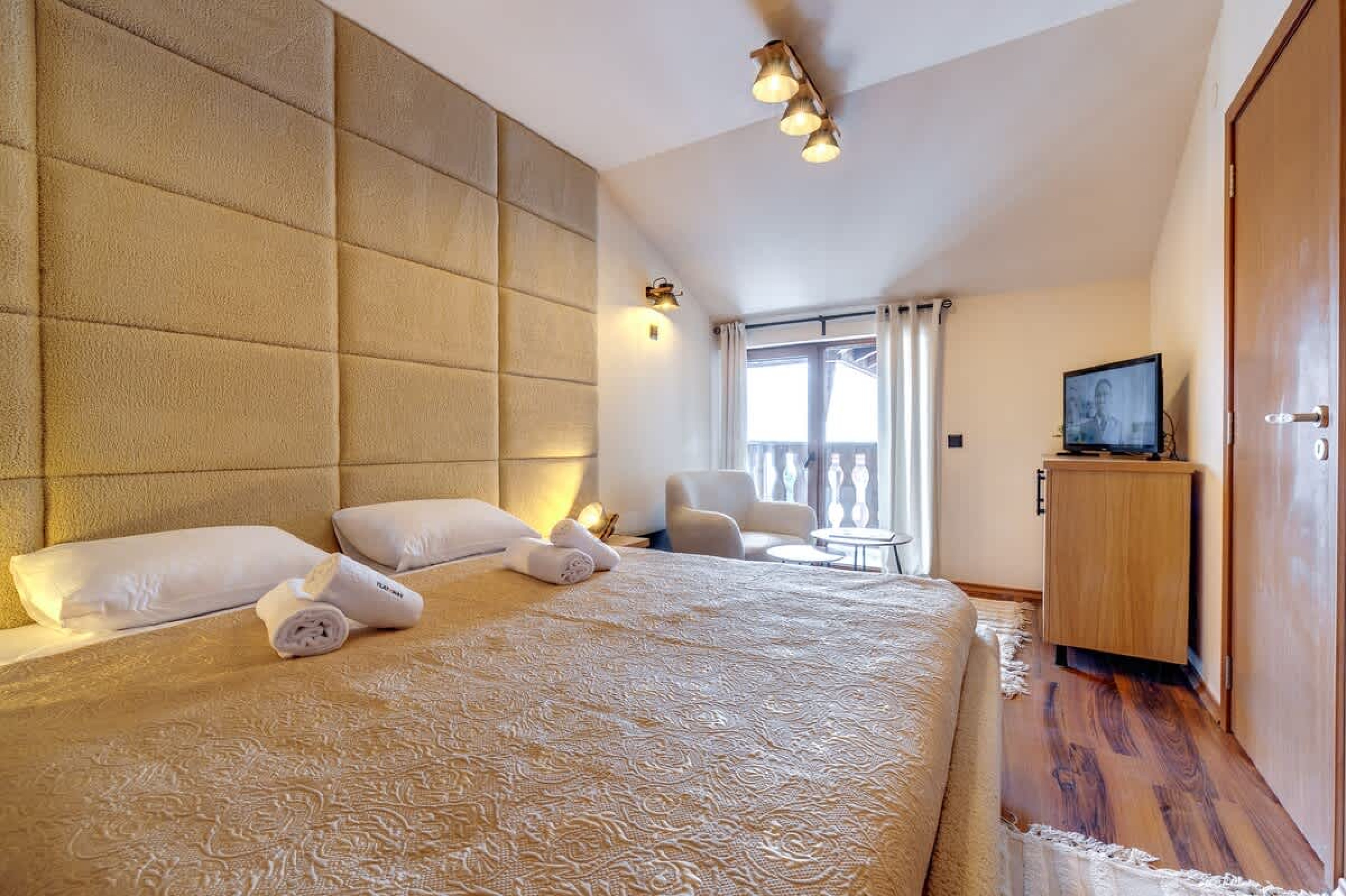 Scoutaround White Logo