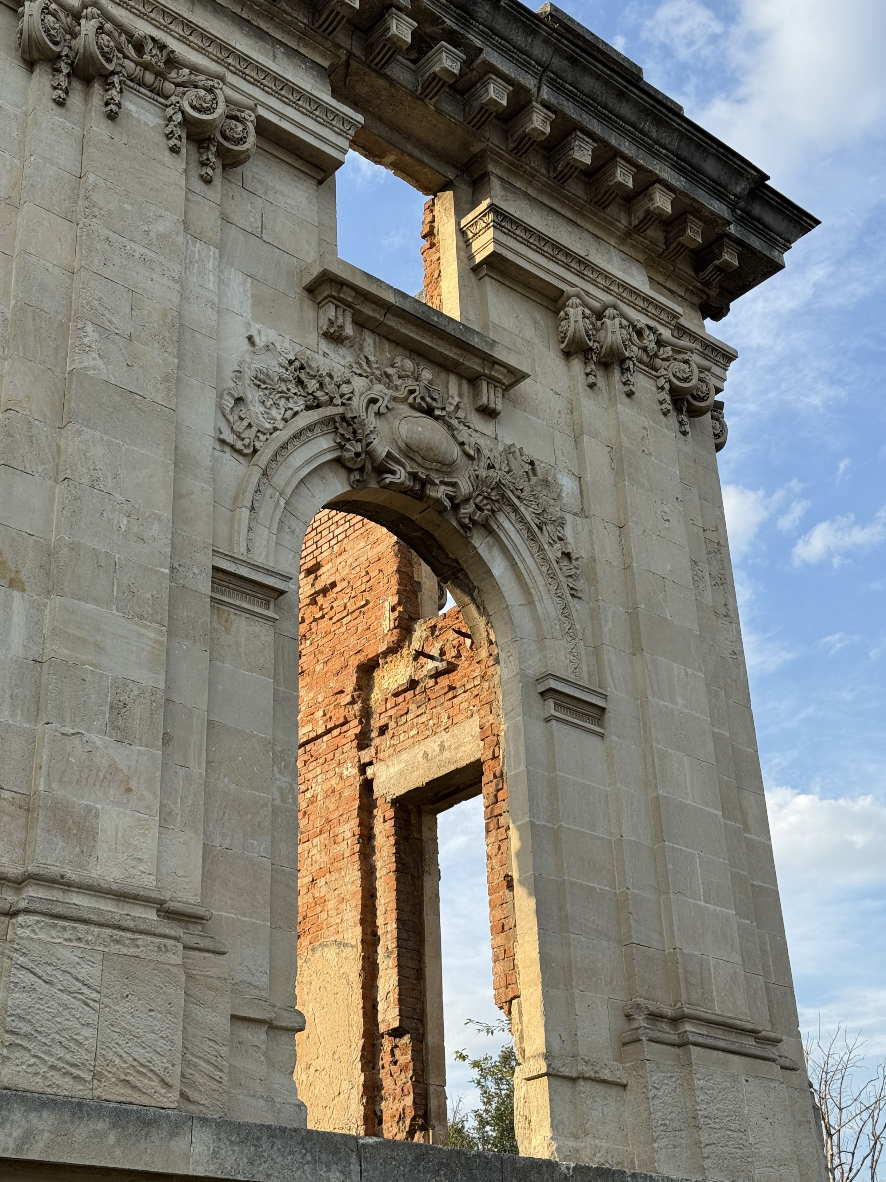 Scoutaround White Logo