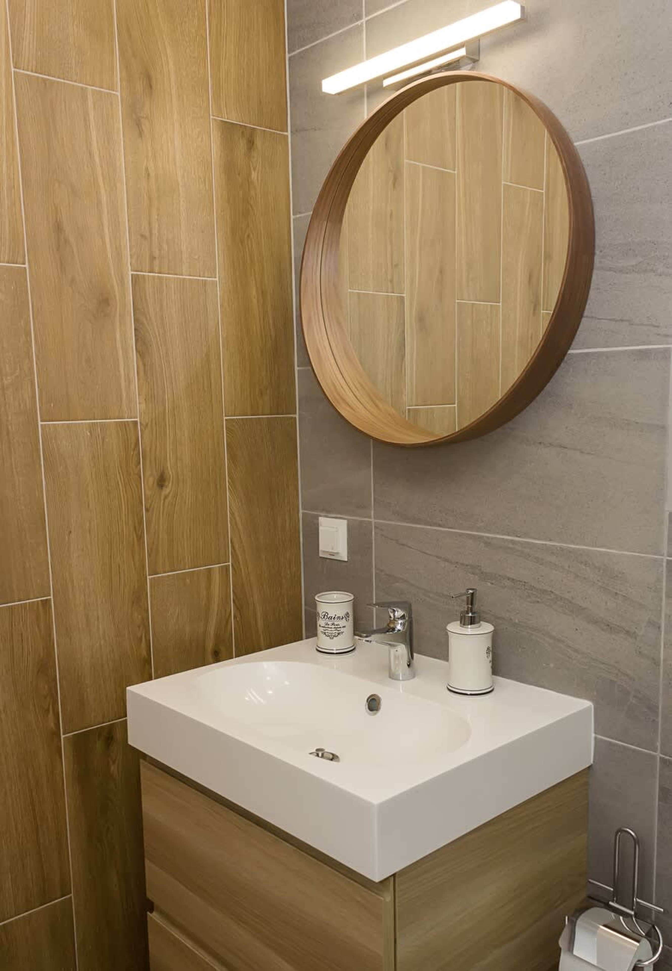 Scoutaround White Logo