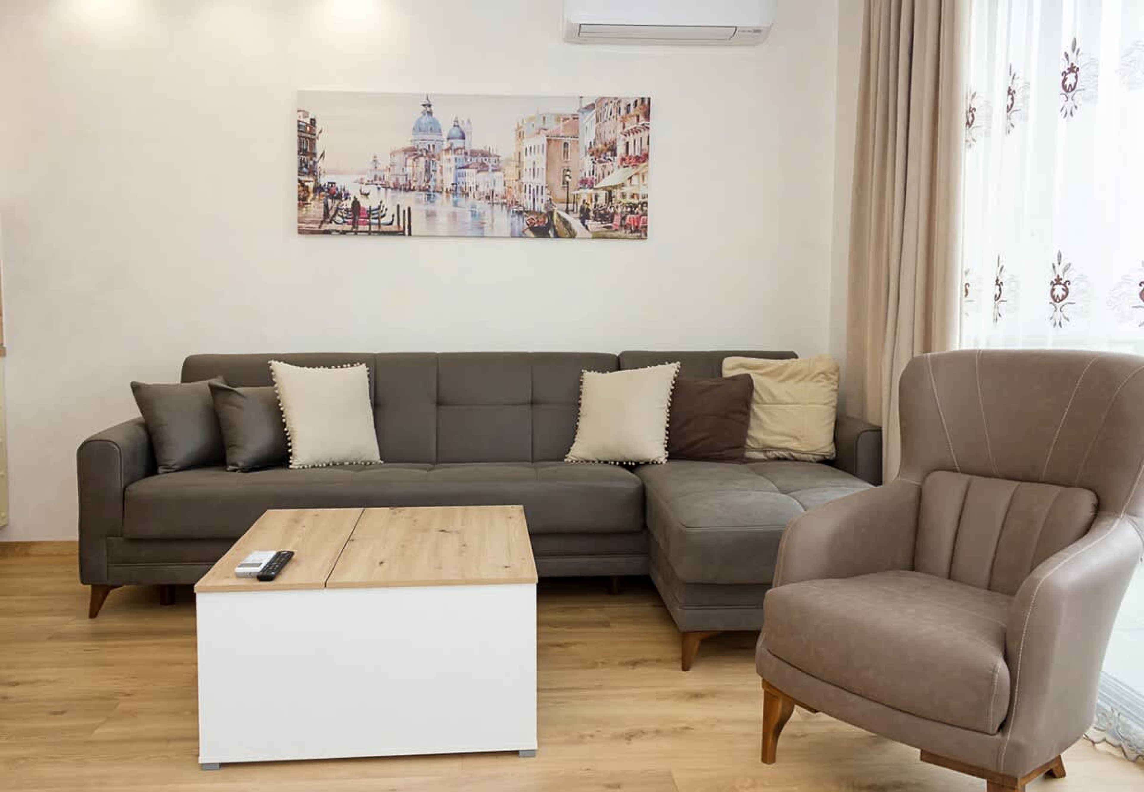 Scoutaround White Logo