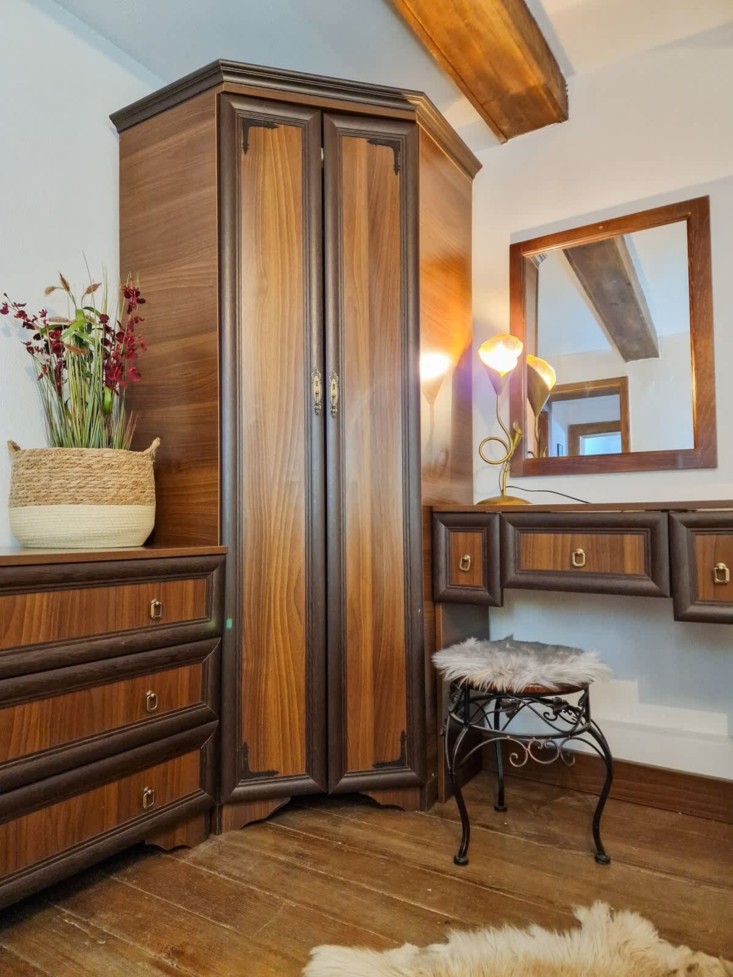 Scoutaround White Logo