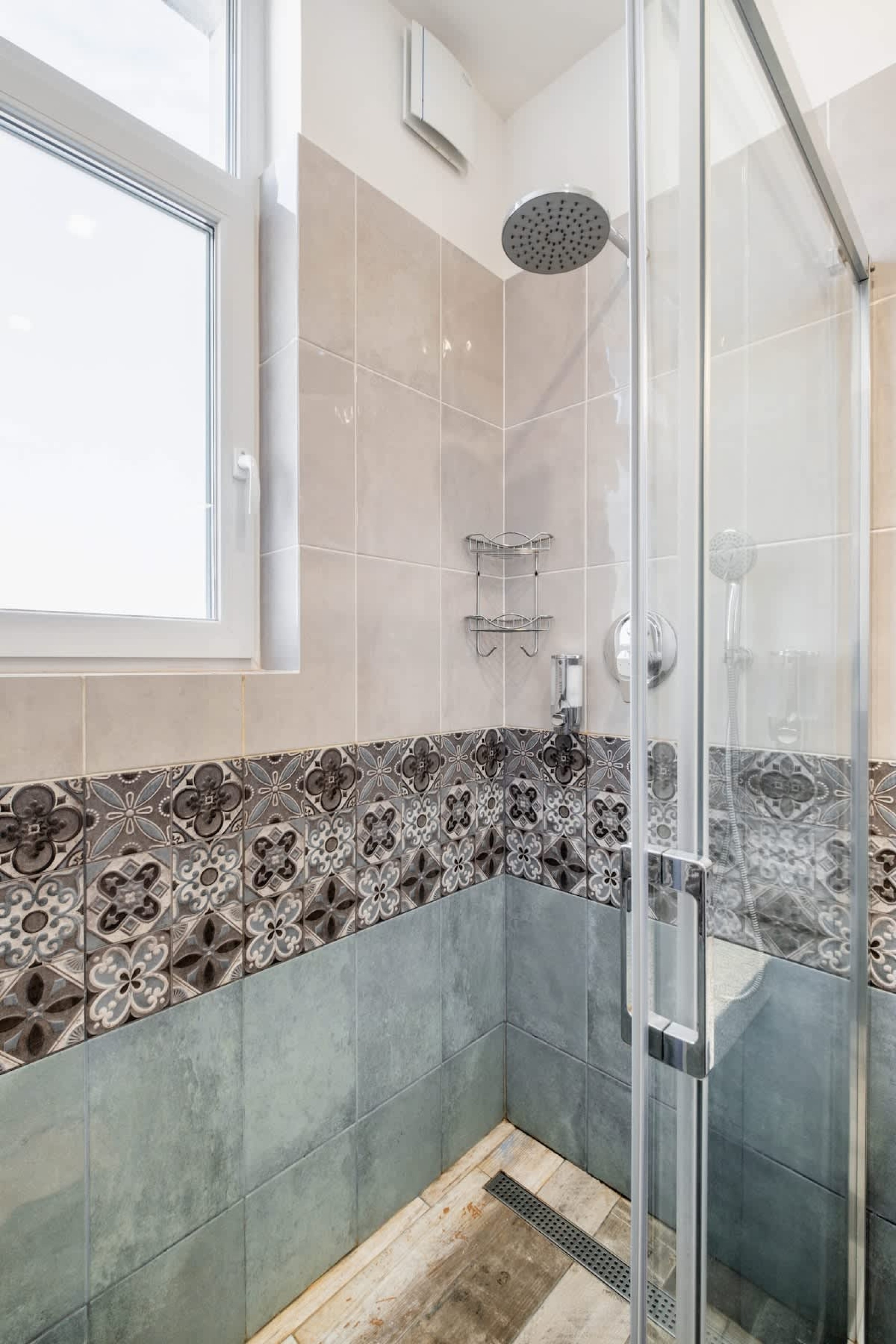 Scoutaround White Logo