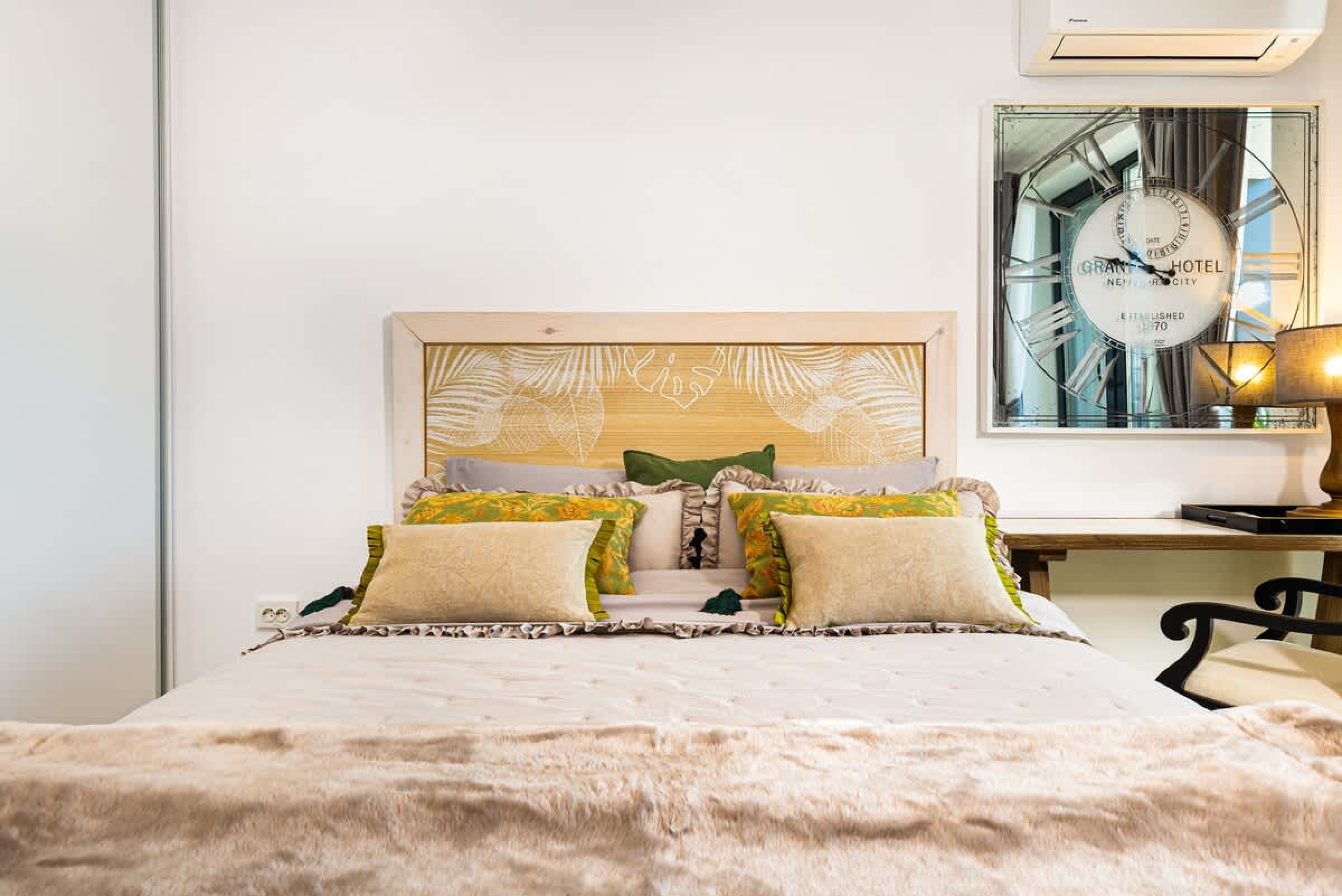 Scoutaround White Logo