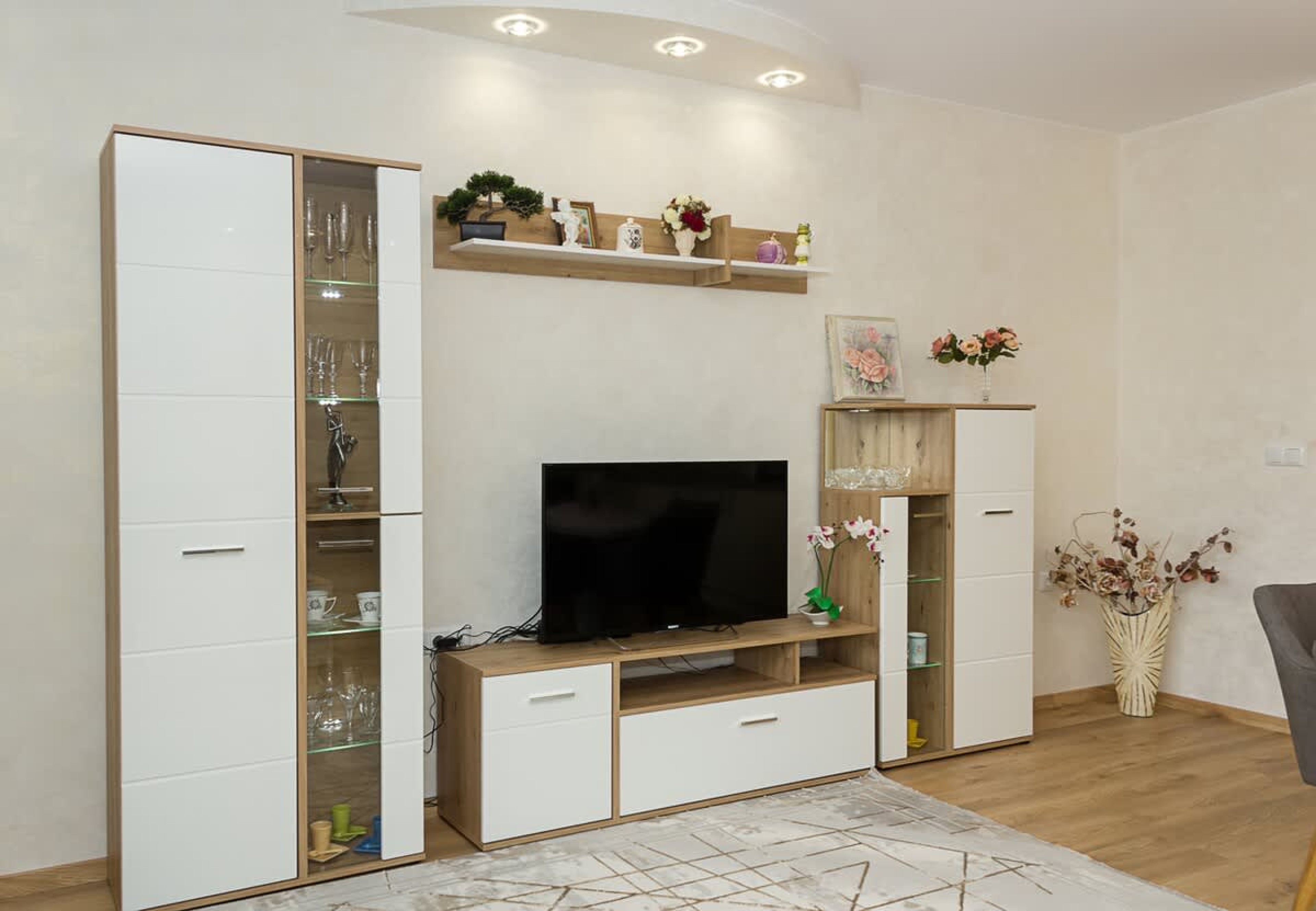 Scoutaround White Logo