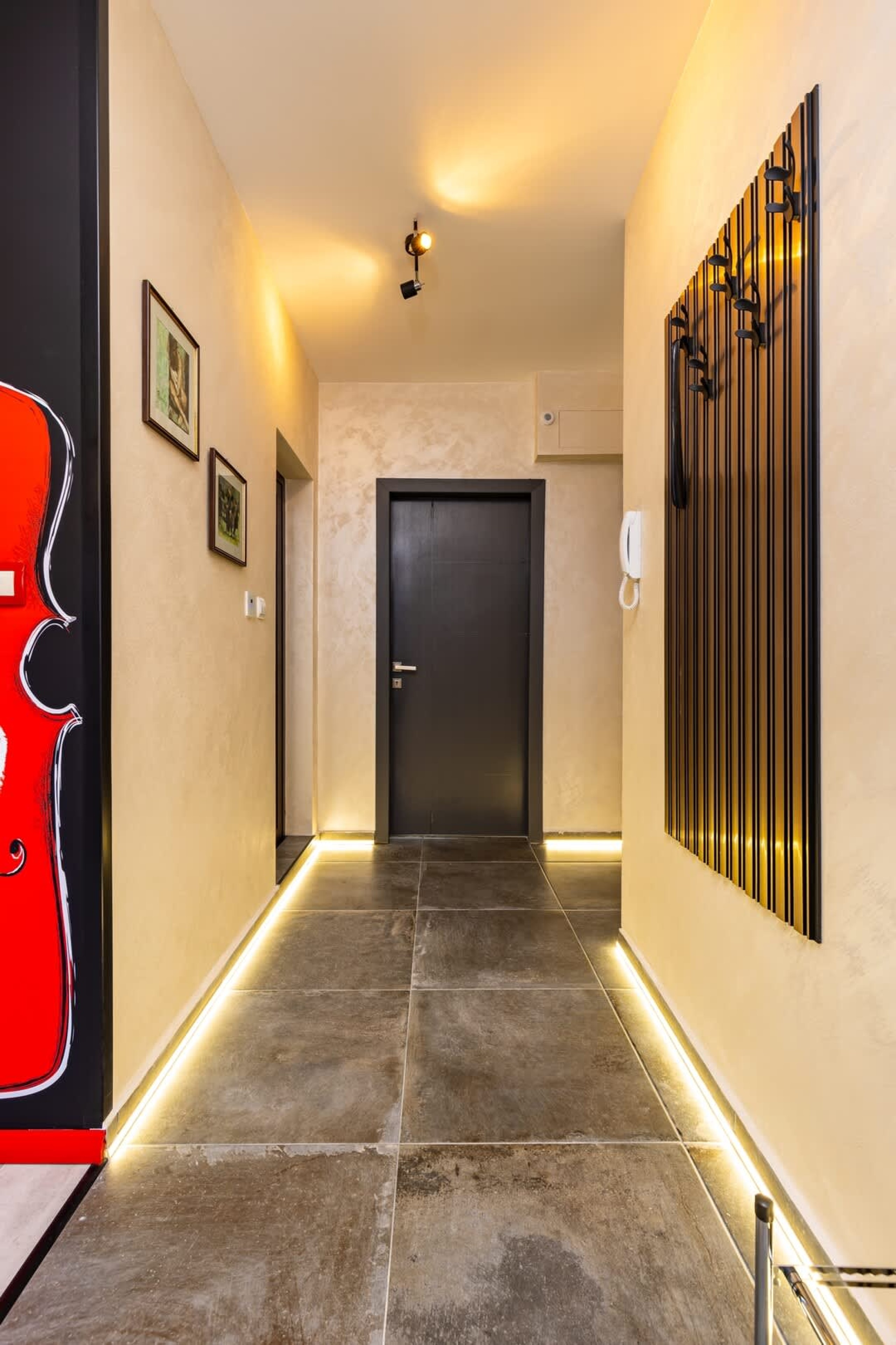 Scoutaround White Logo