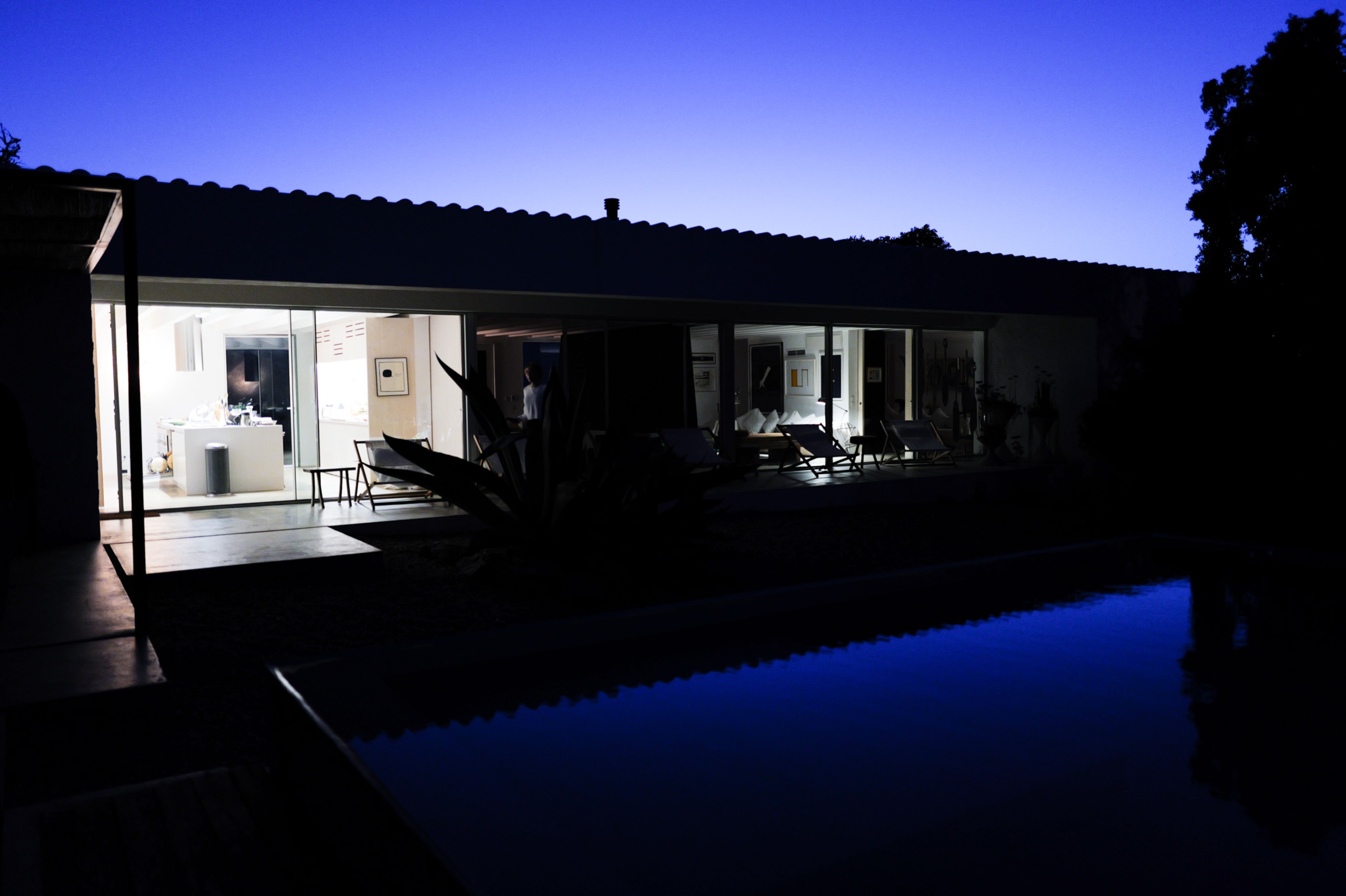 Scoutaround White Logo