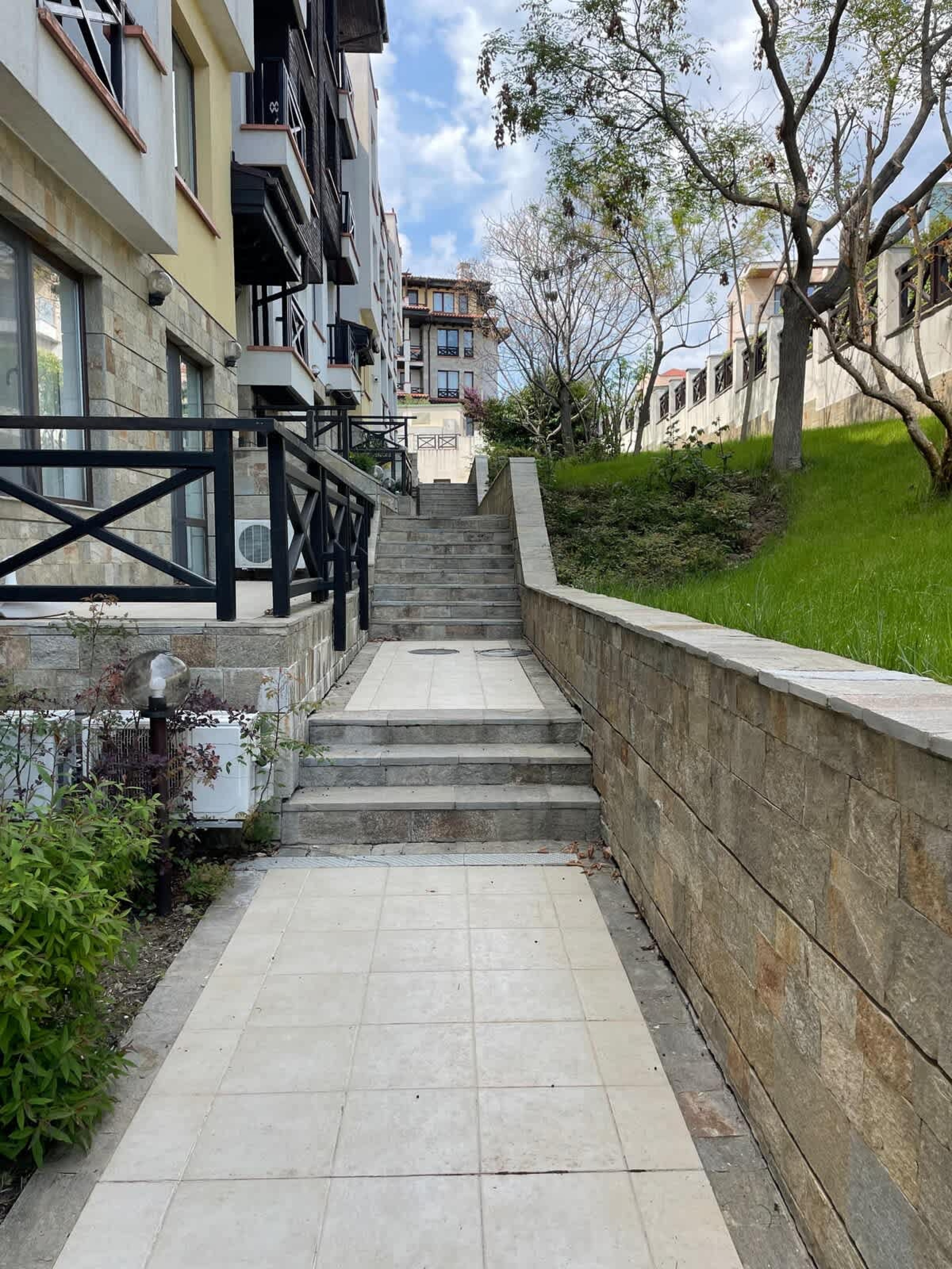 Scoutaround White Logo