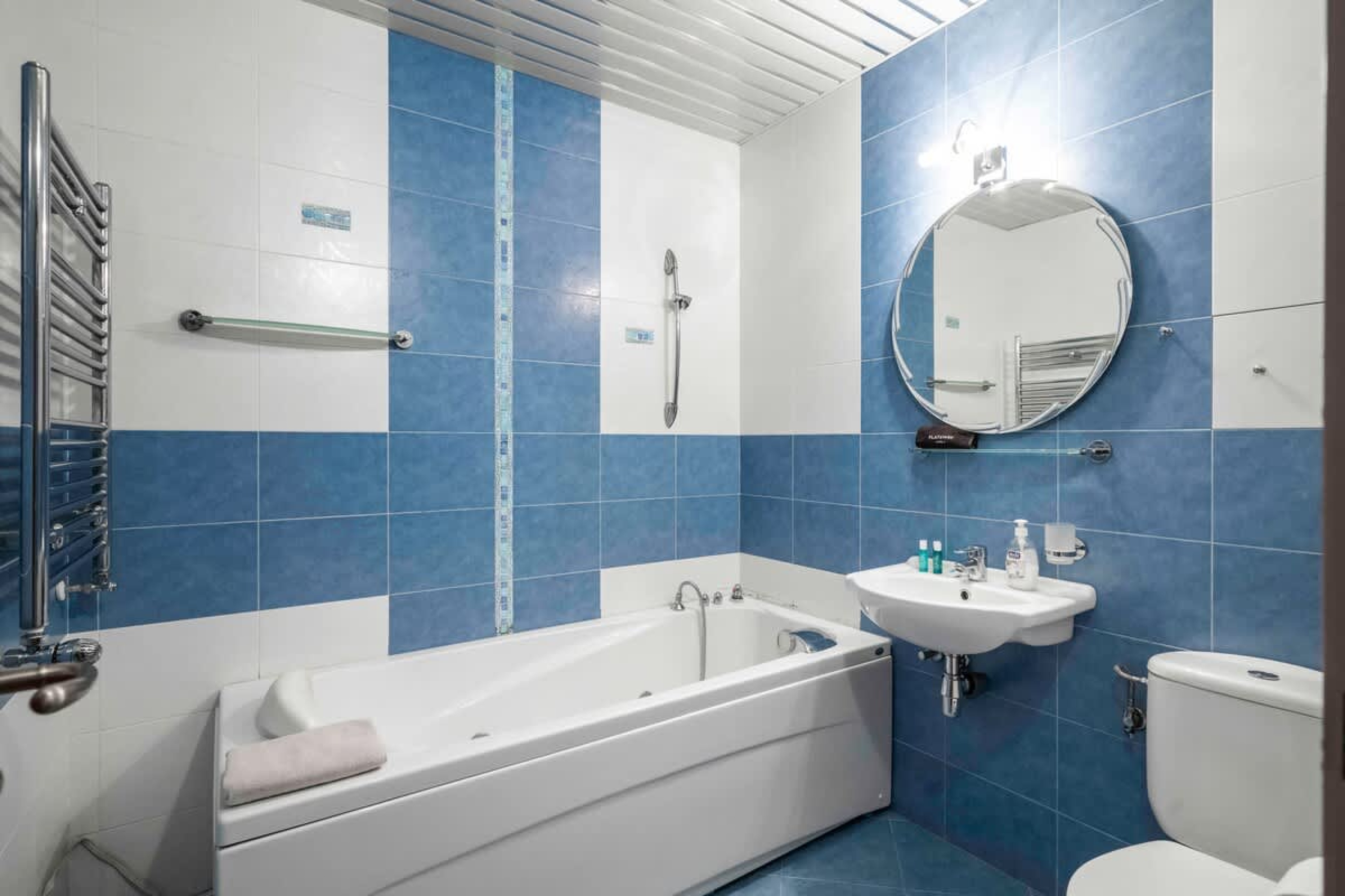 Scoutaround White Logo