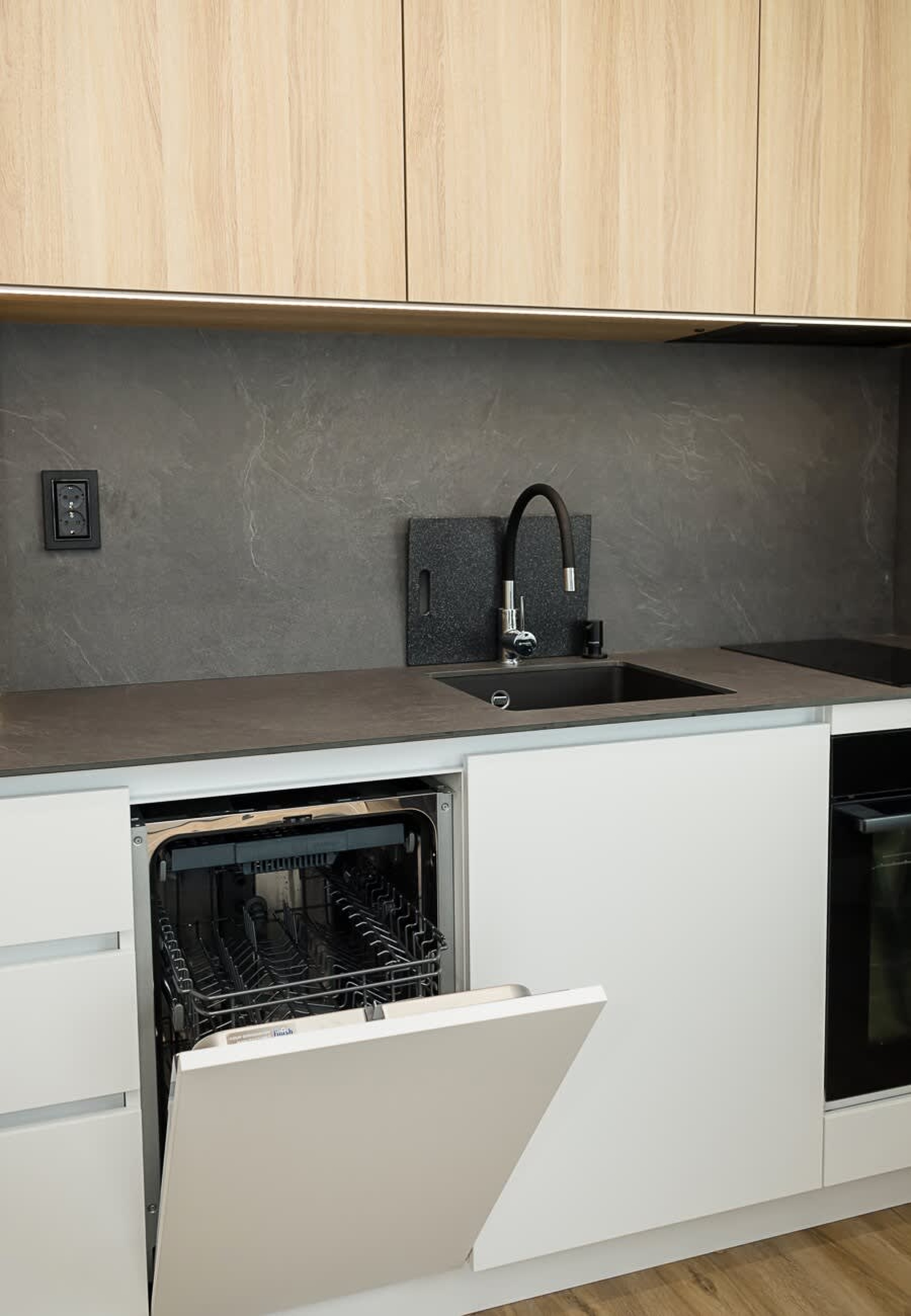 Scoutaround White Logo