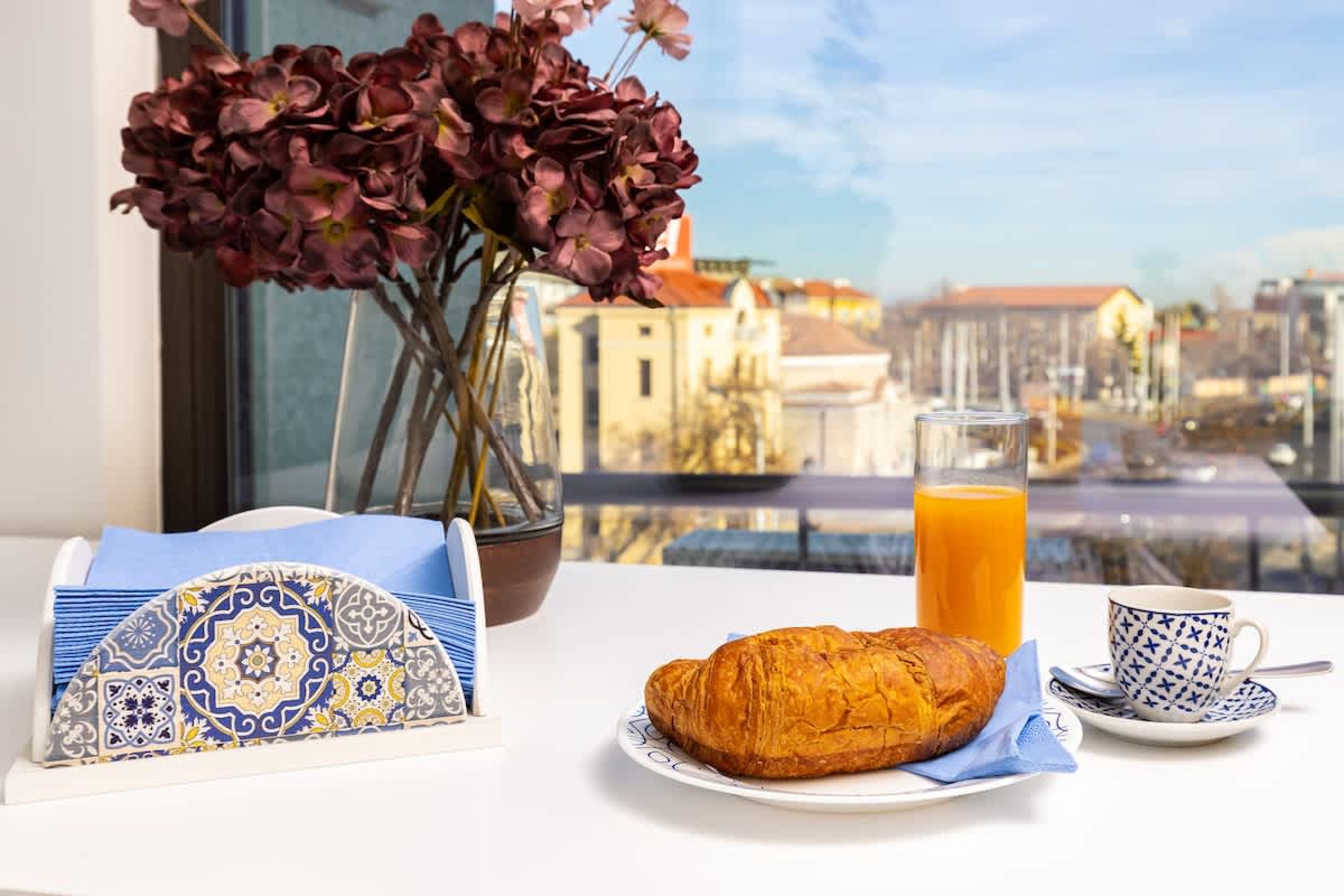 Scoutaround White Logo