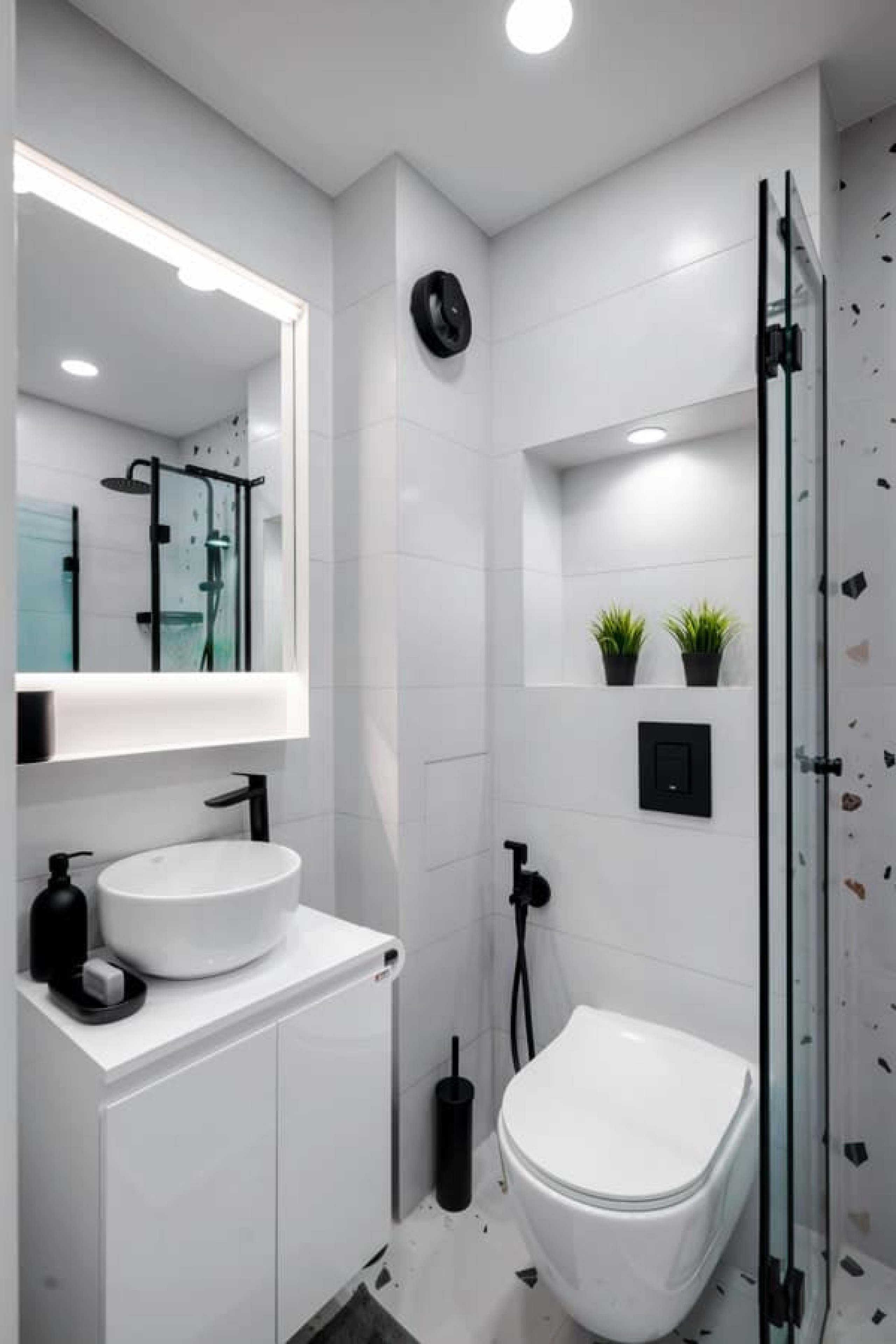 Scoutaround White Logo