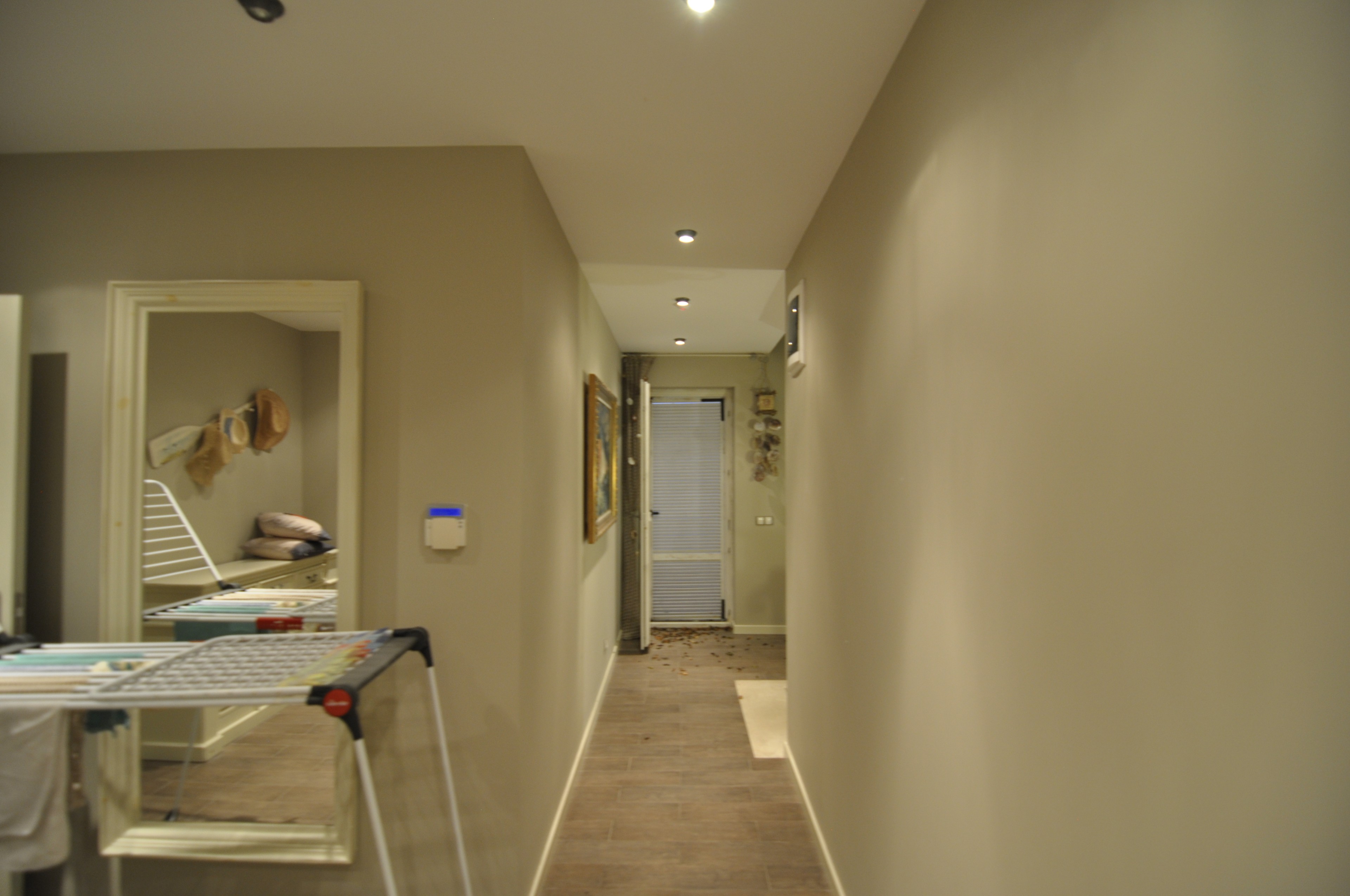 Scoutaround White Logo