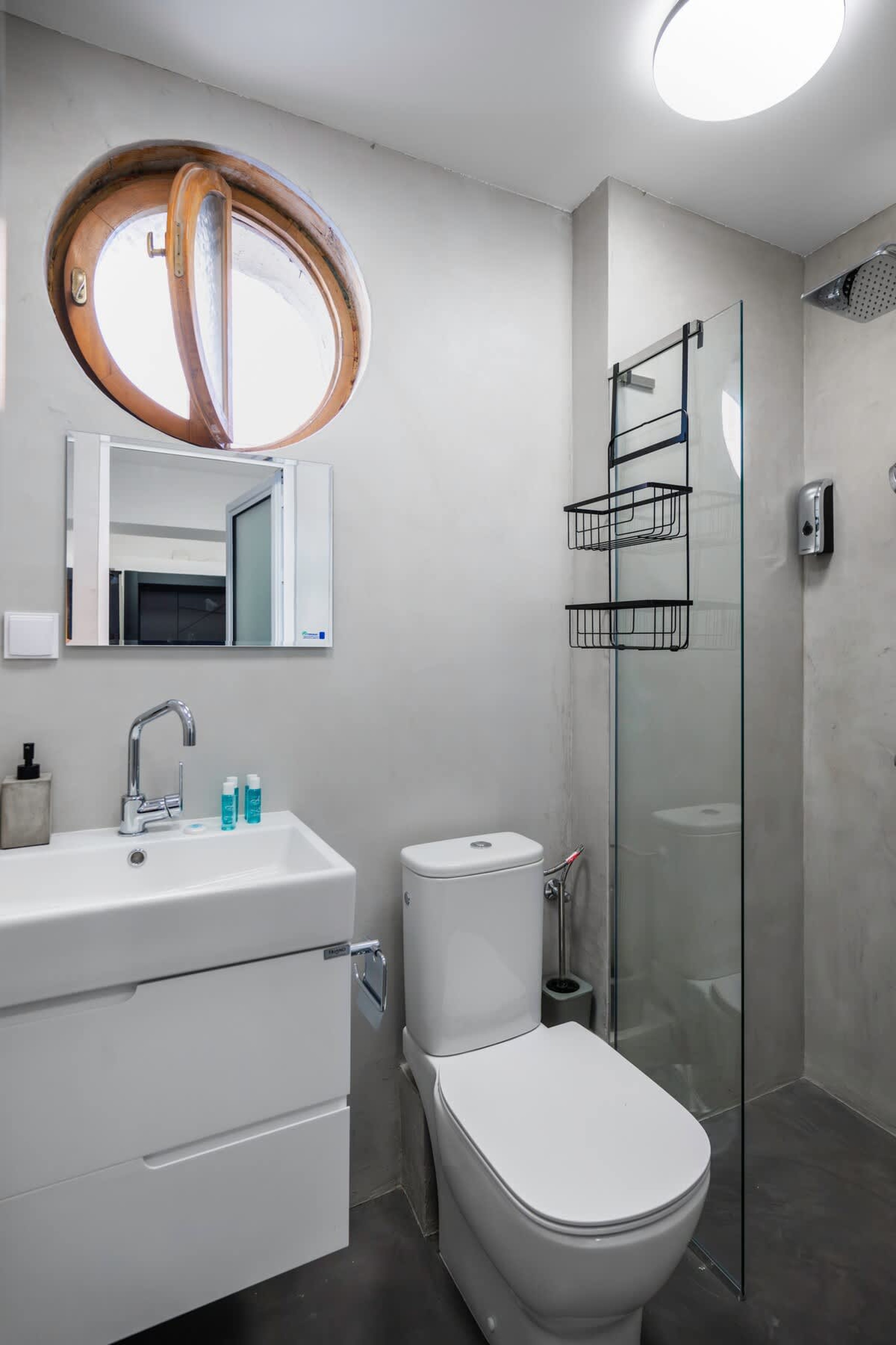 Scoutaround White Logo