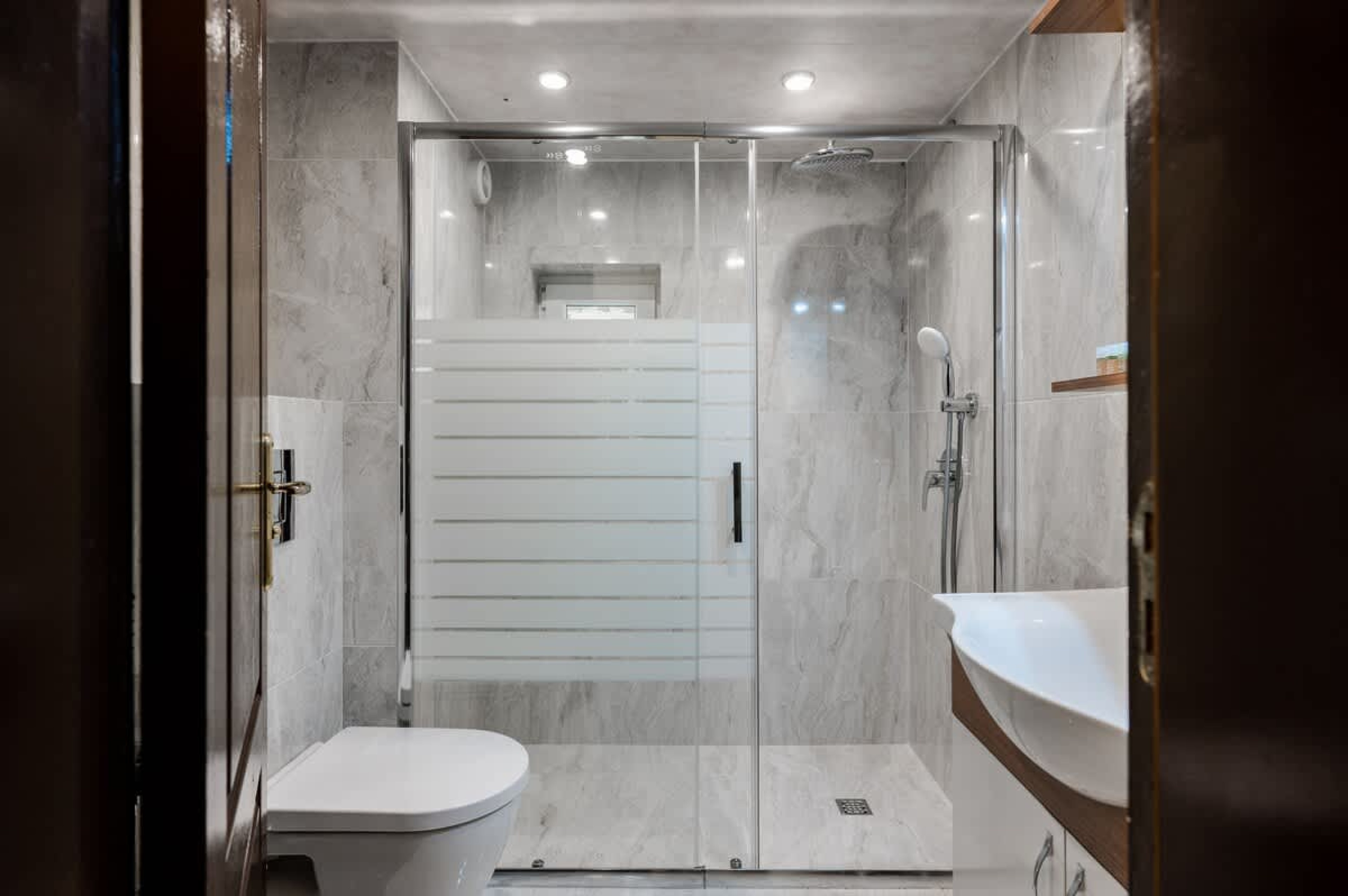 Cozy 2BD Flat + Work Space I Remote workers haven - Photo 17