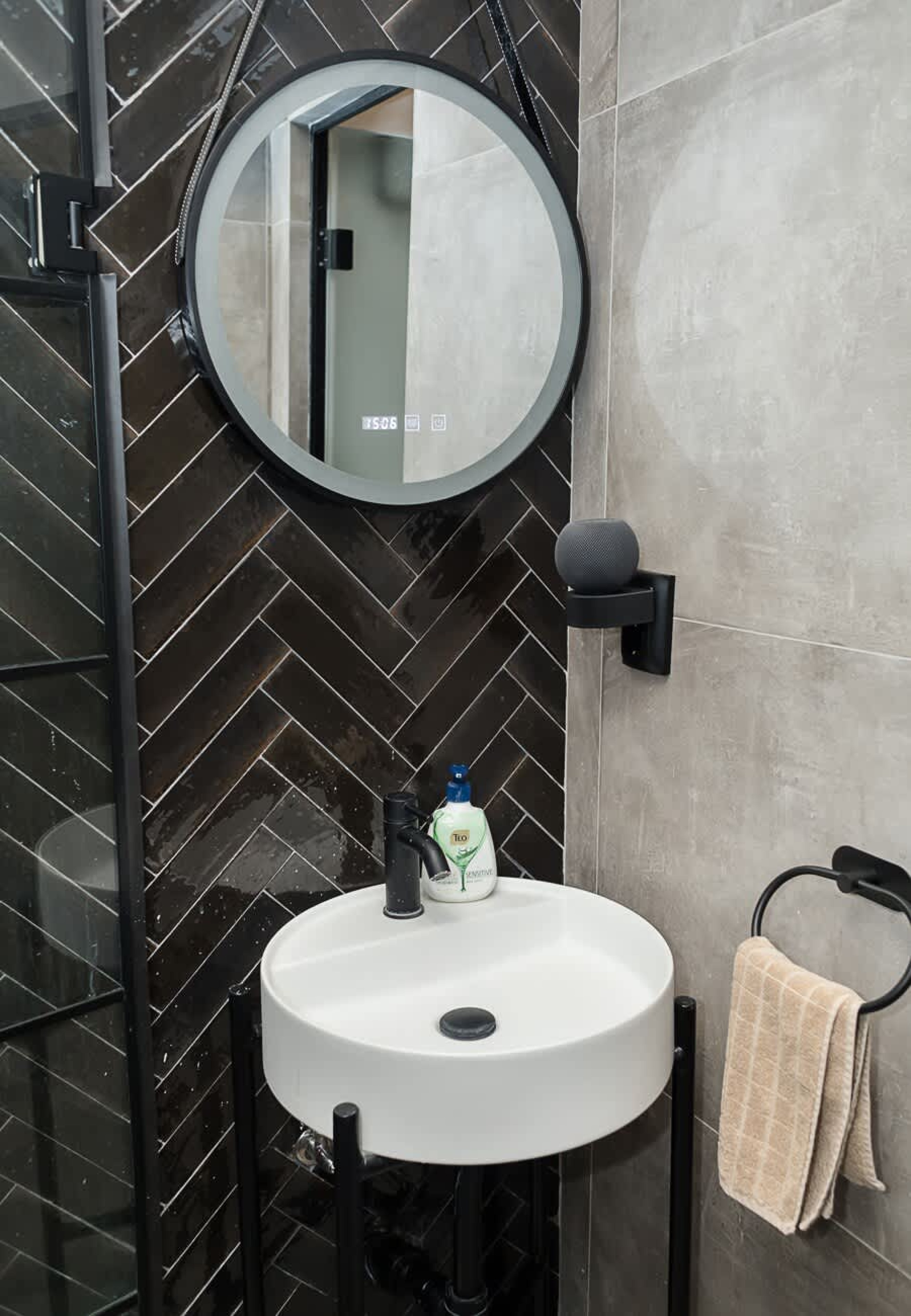 Scoutaround White Logo