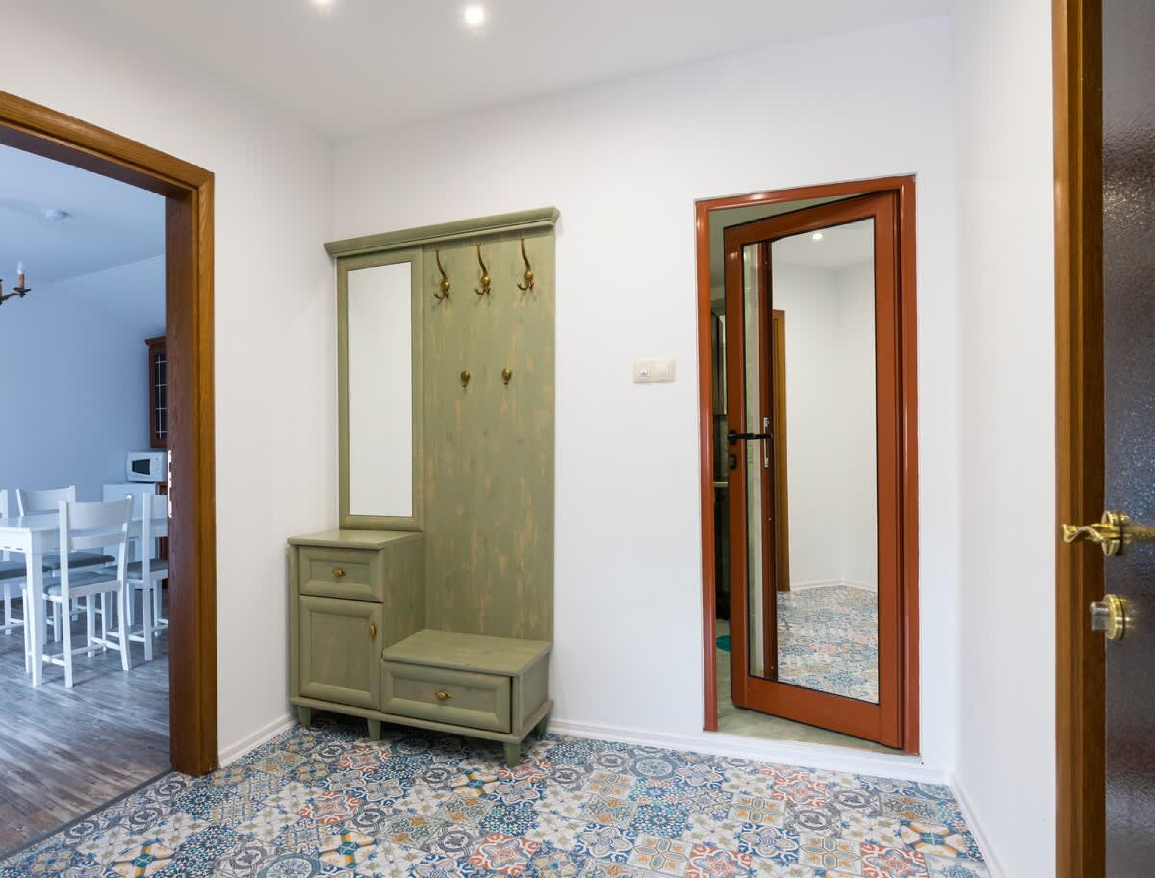 Scoutaround White Logo