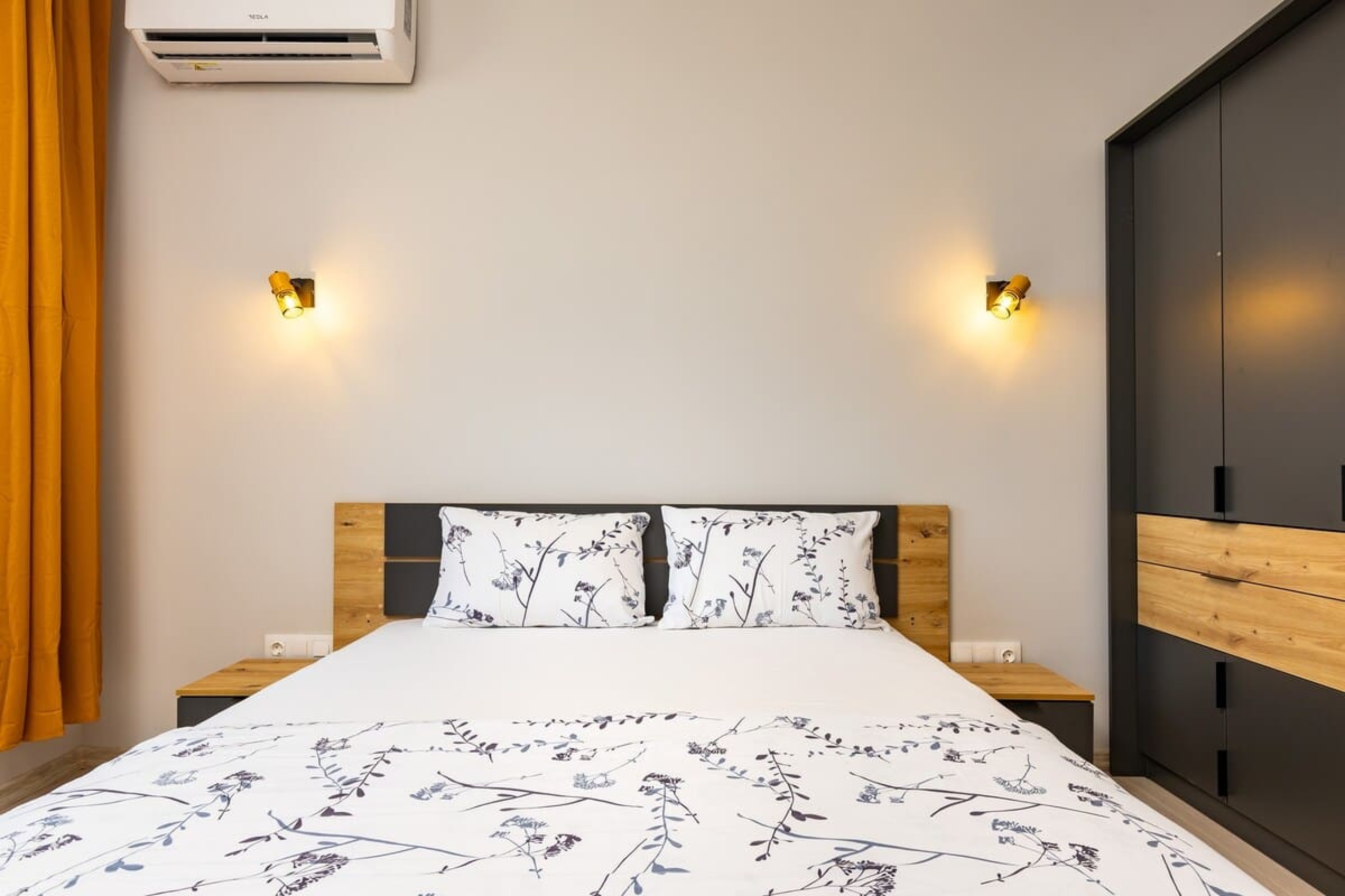 Scoutaround White Logo