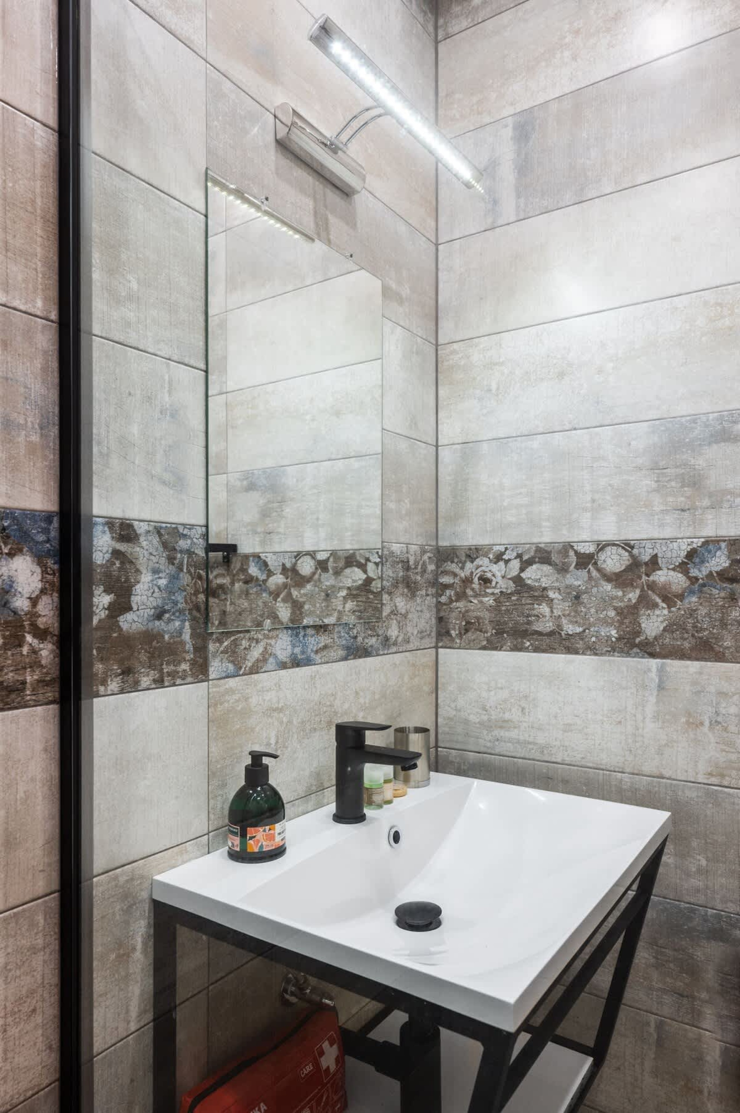 Scoutaround White Logo